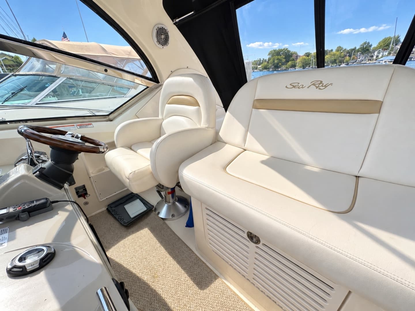 2010 Sea Ray 390 Sundancer