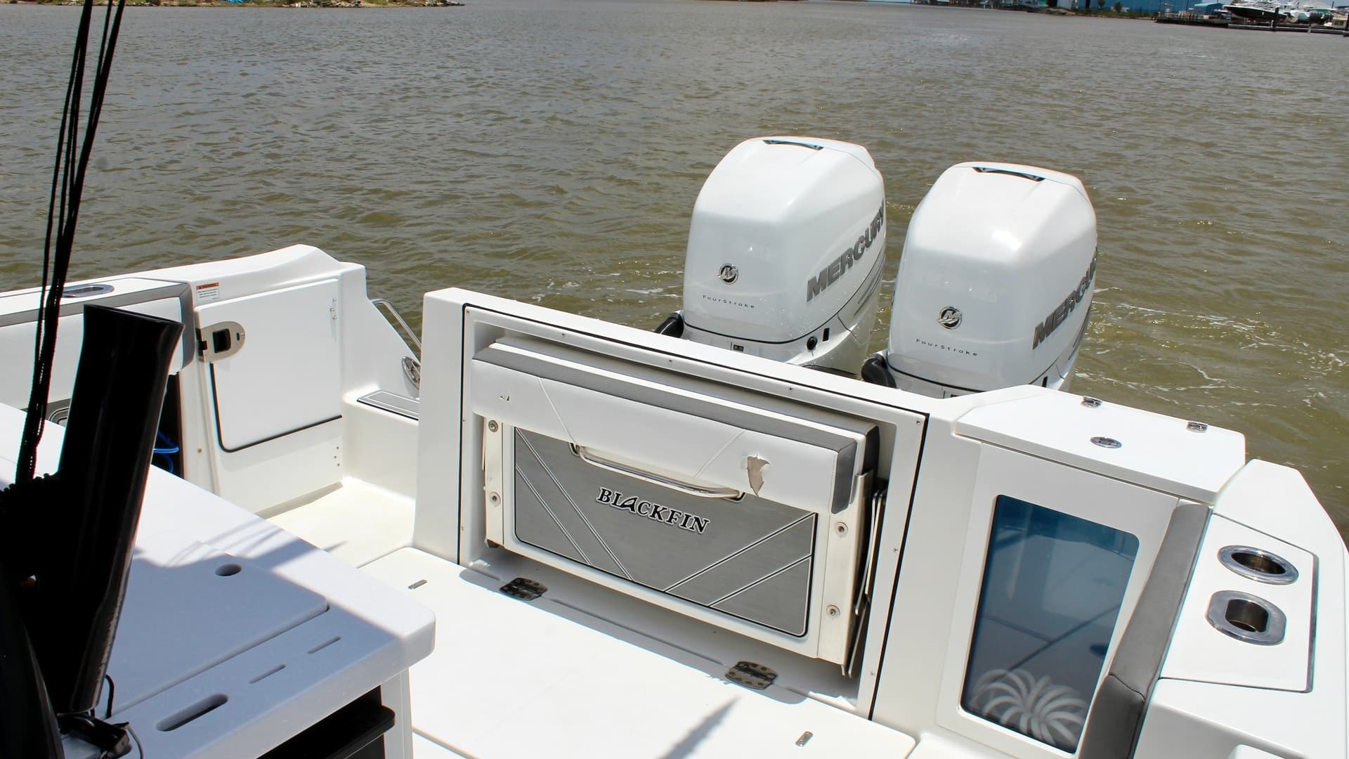 Aft Deck with Dual Engines