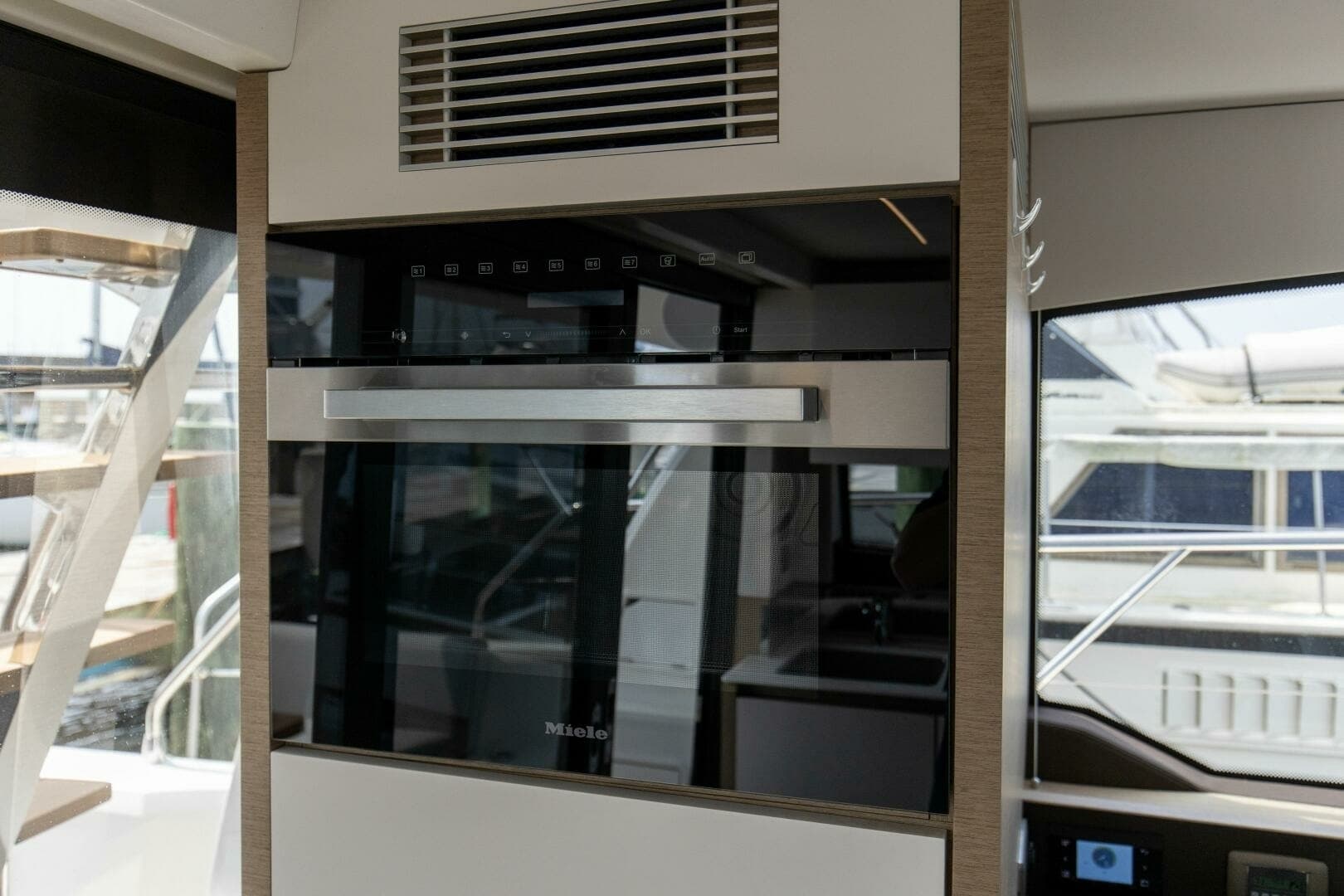 2023 Prestige 460 Flybridge "Pass-N-Bye"