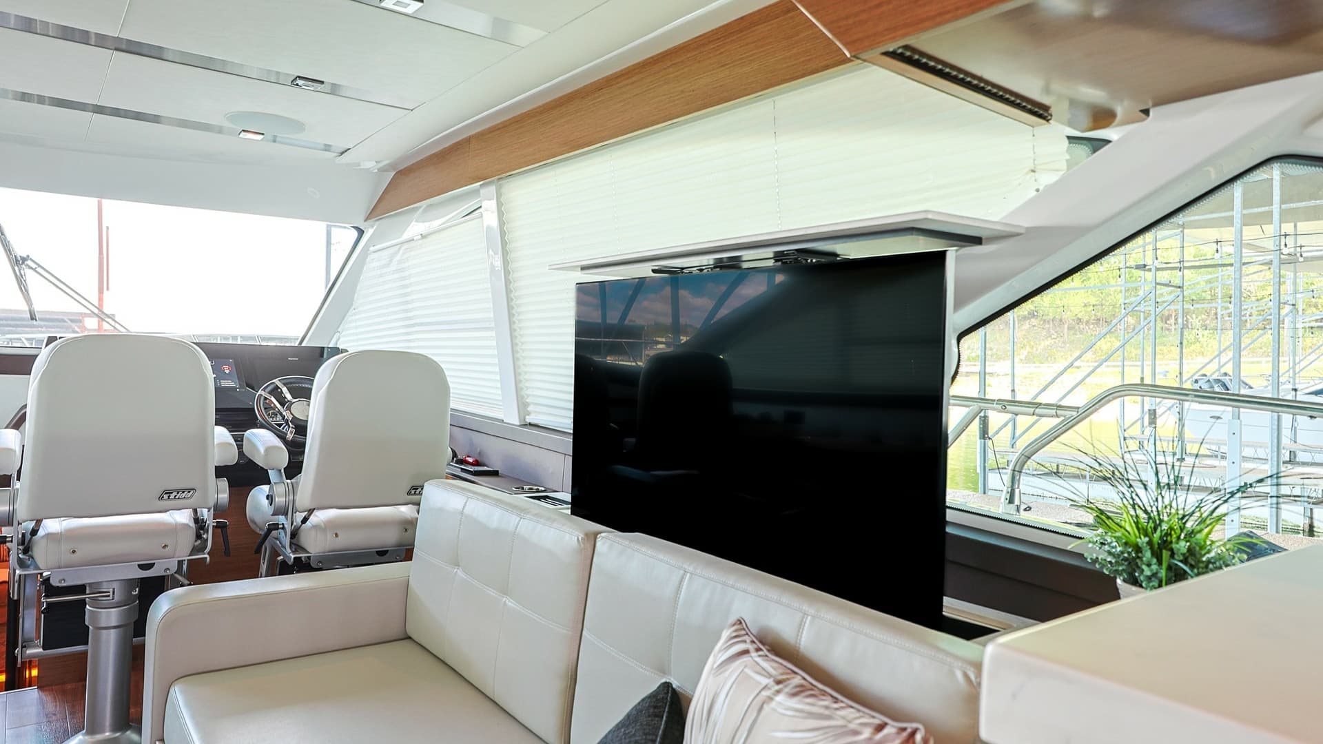 Salon with Helm and Entertainment Area