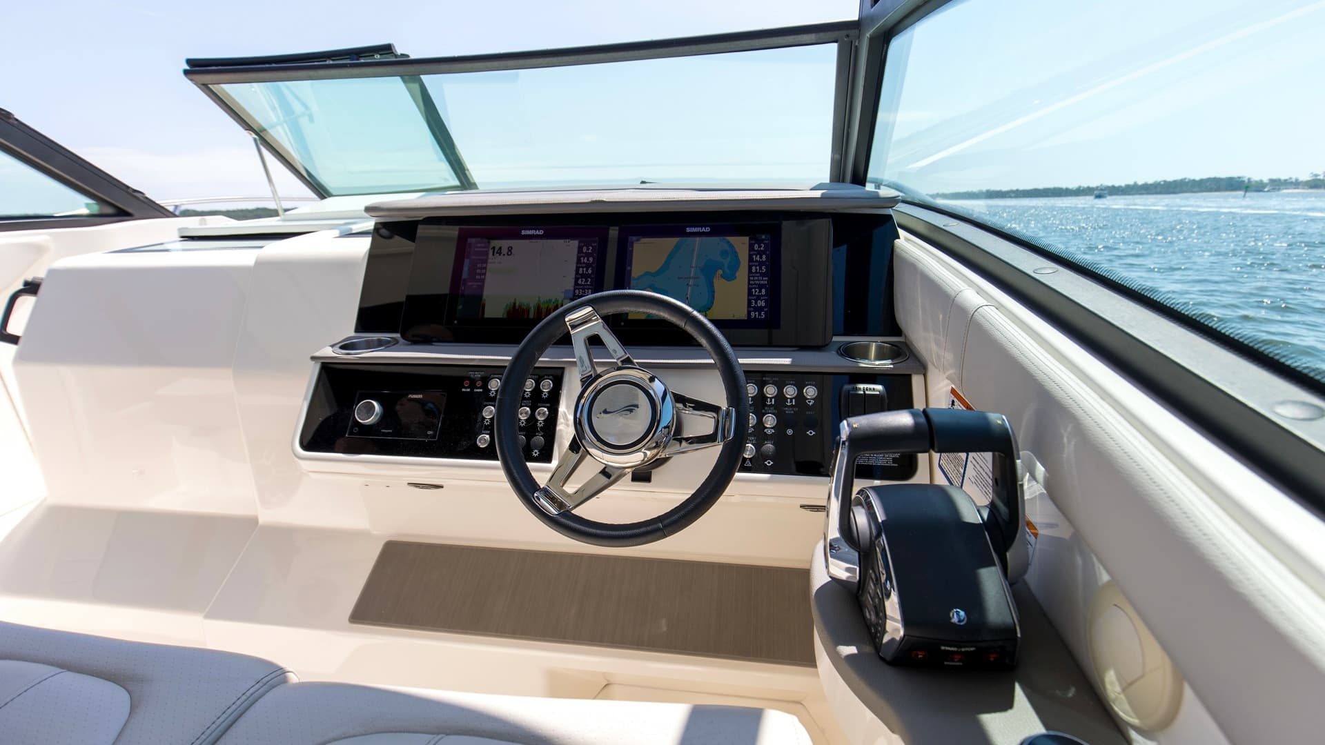 2022 32 Sea Ray 320 Sundancer OB Raya Sunshine Helm (3)