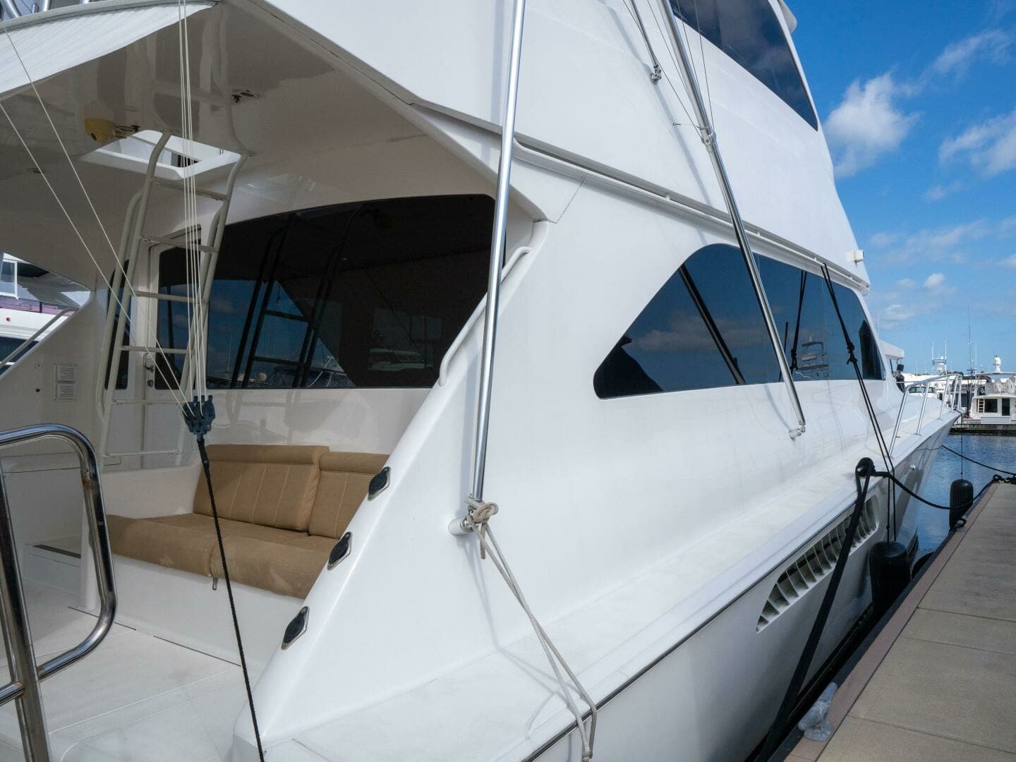 Viking 74 STREAM RUNNER- Starboard Cockpit