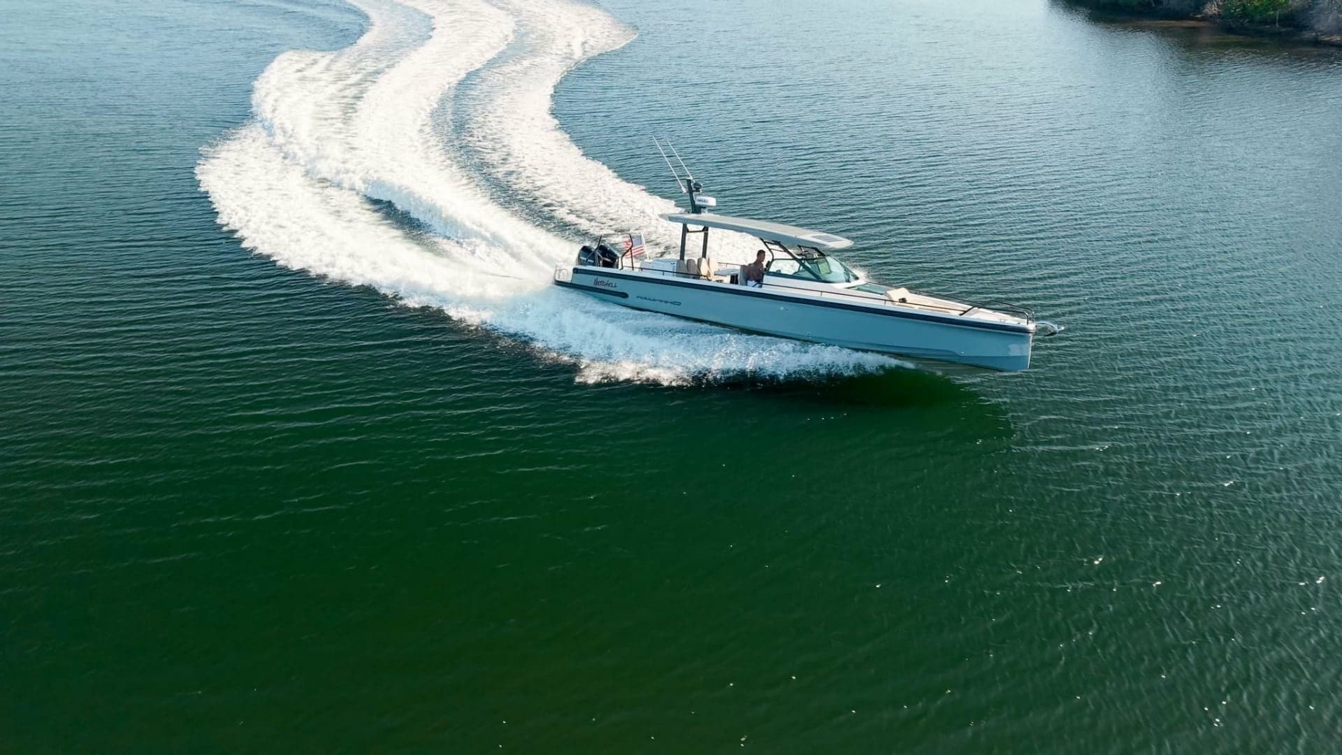 Axopar 37 - Exterior Profile