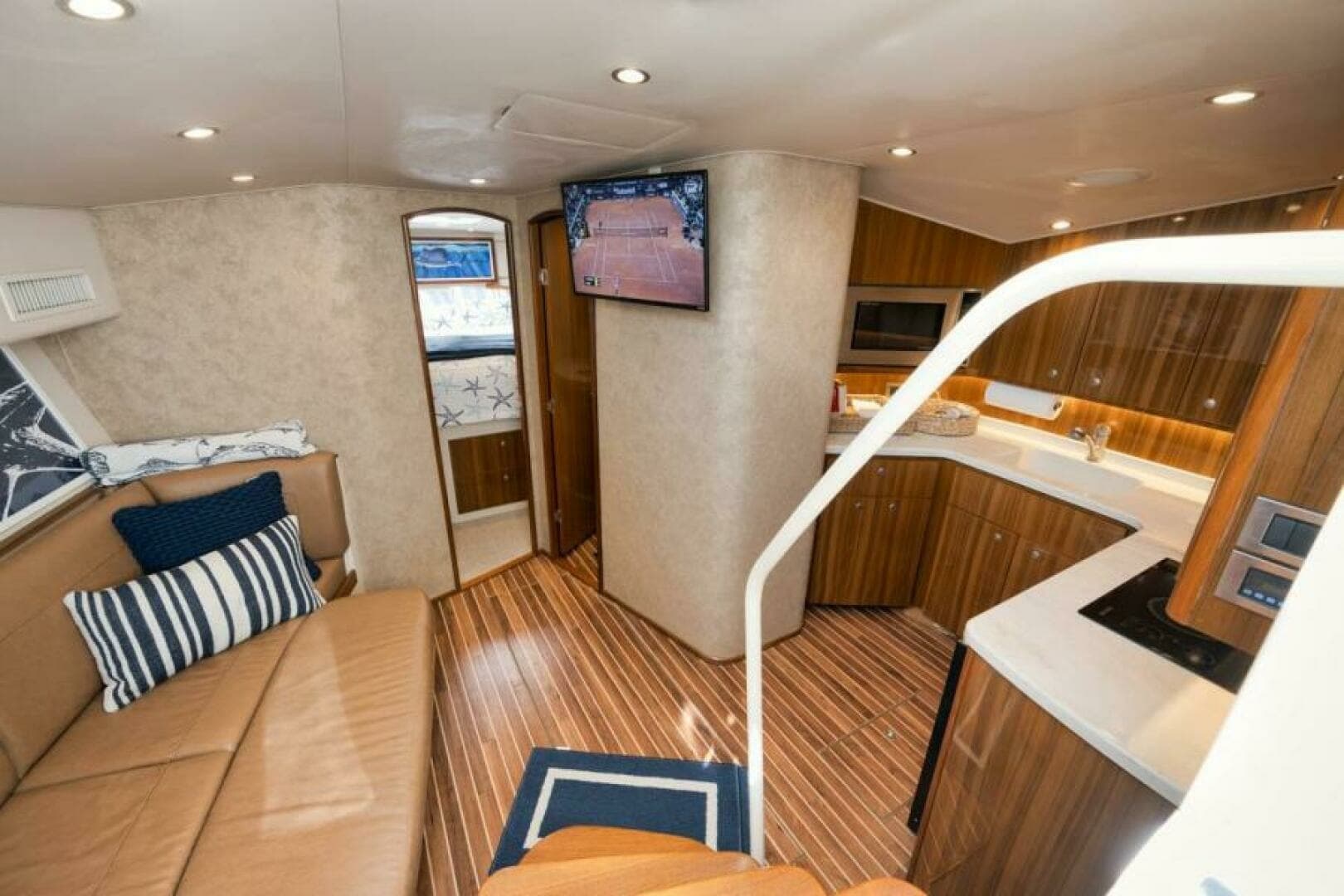 Viking 42 GAMECHANGER - Salon