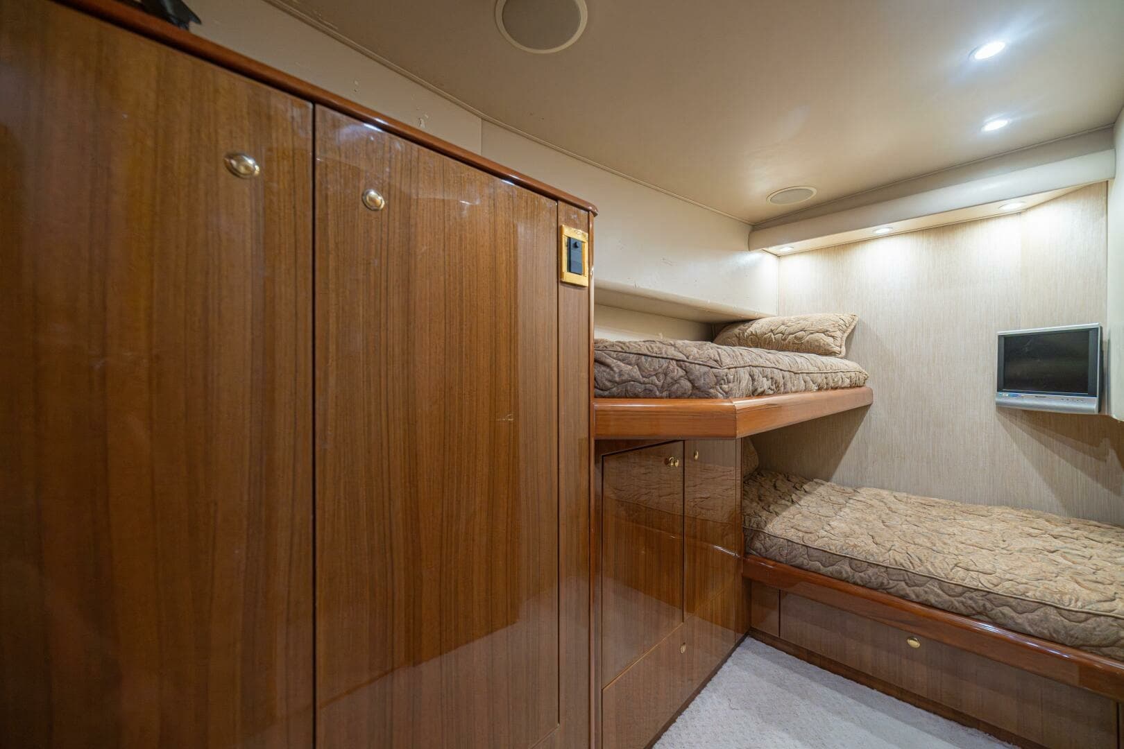 2006 Viking 56 "Scandaloso"