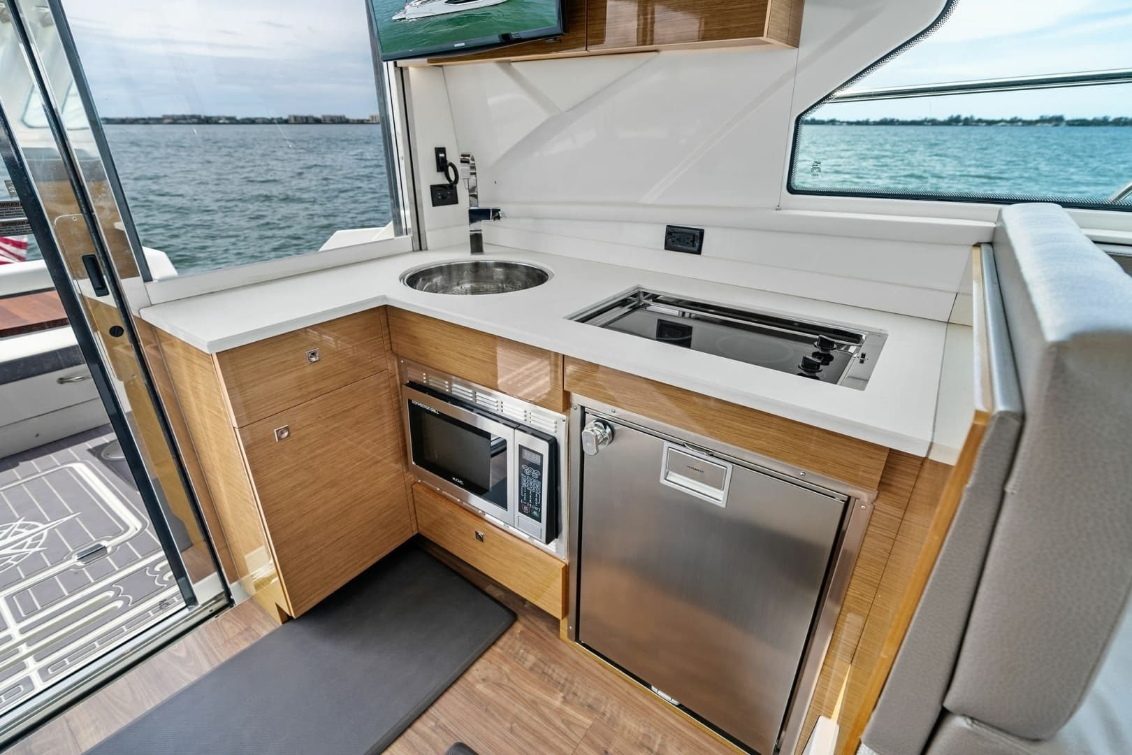 2019 Cruisers Yachts 42 Cantius 'Truly Ineffable'