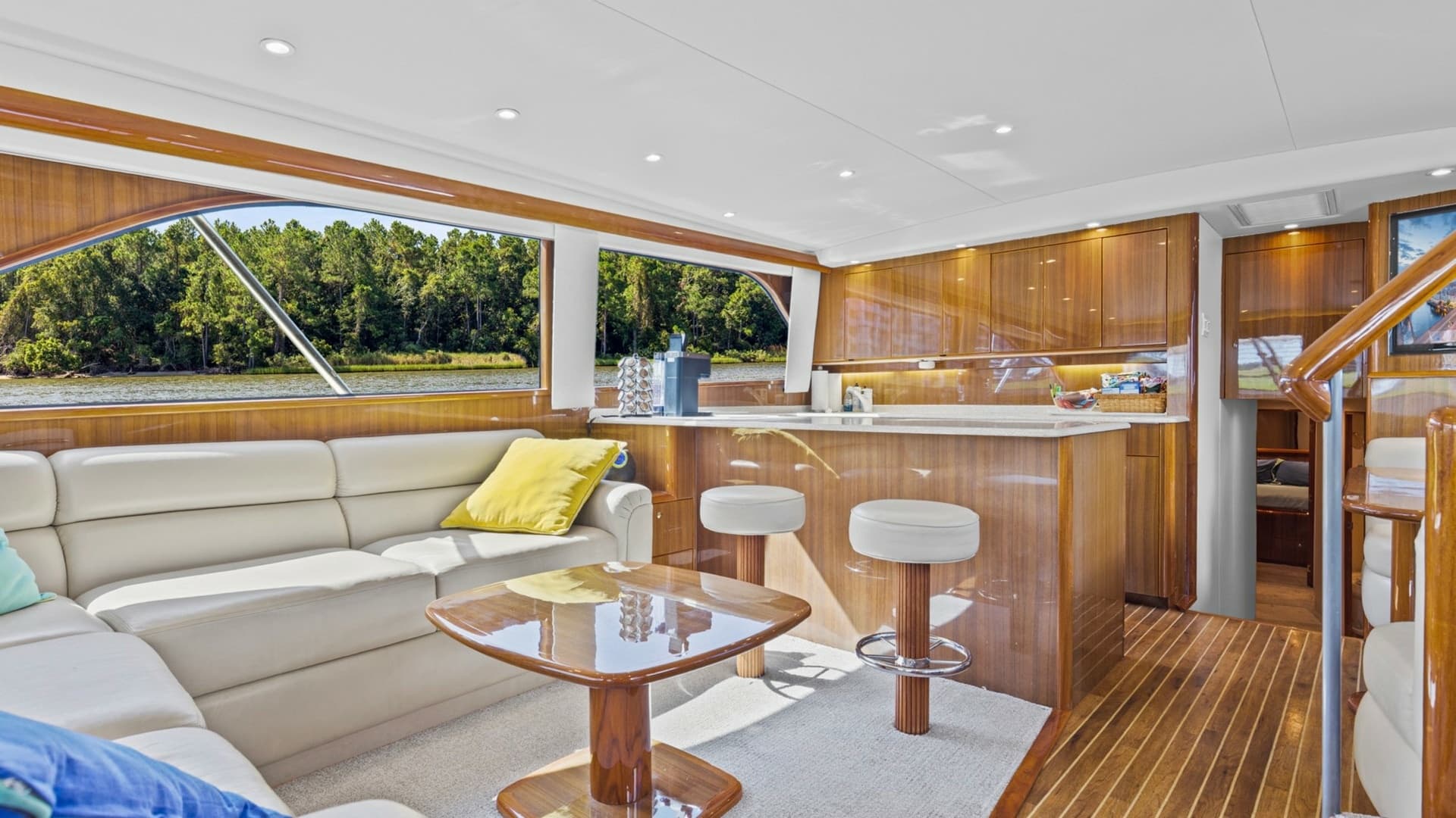 2005 61 Viking Enclosed Bridge Kelkat Salon