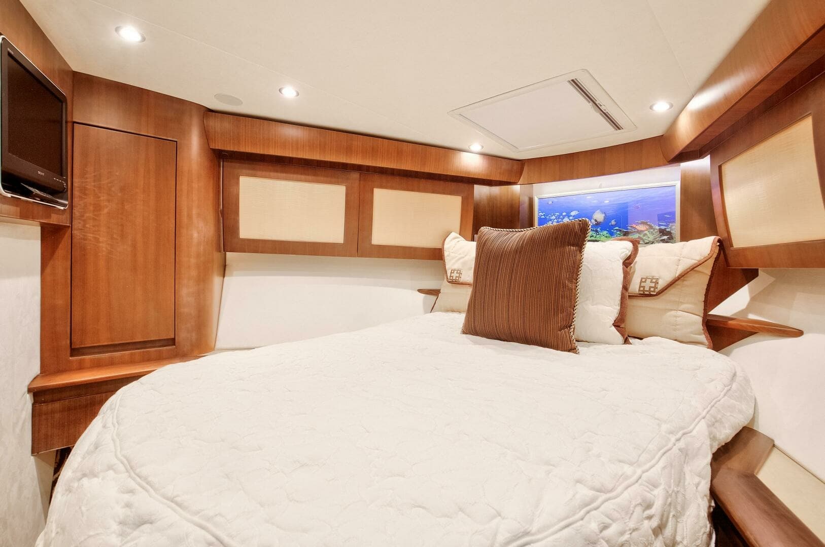 Ocean Yachts 64 - Love Boat - Stateroom