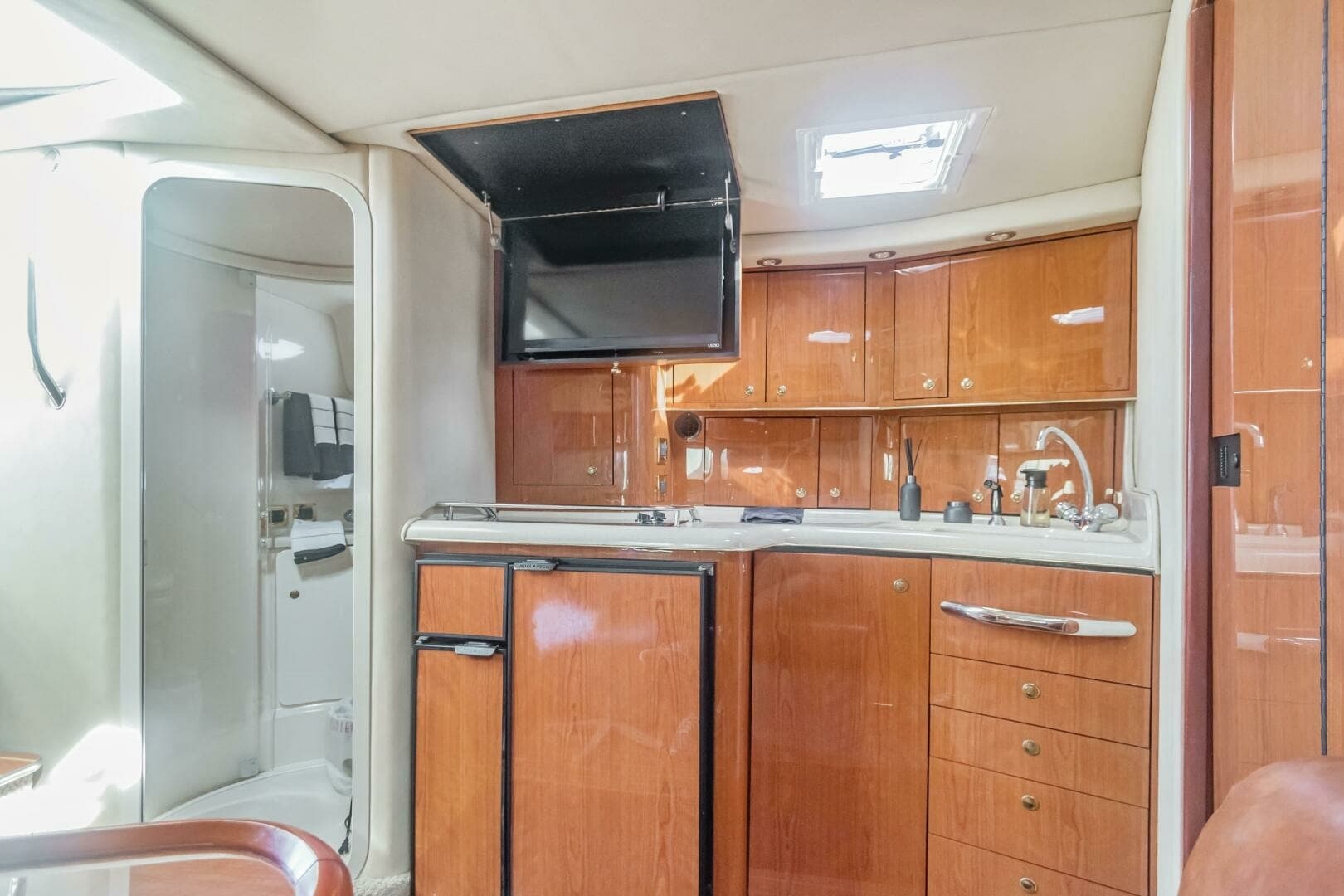 2000 Sea Ray 370 Express Cruiser "Sandie Lee"