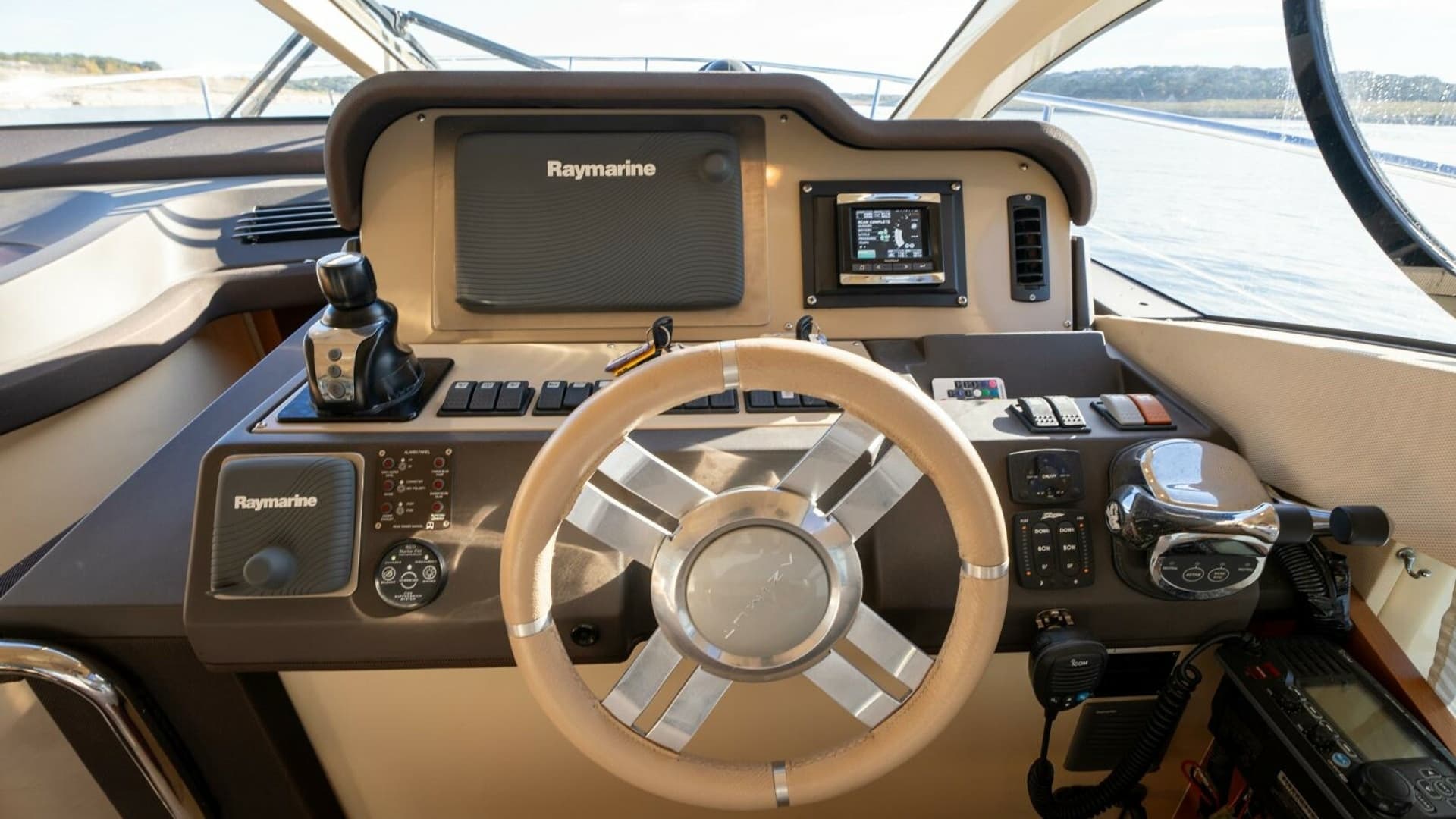 2013 Azimut 40 Flybridge