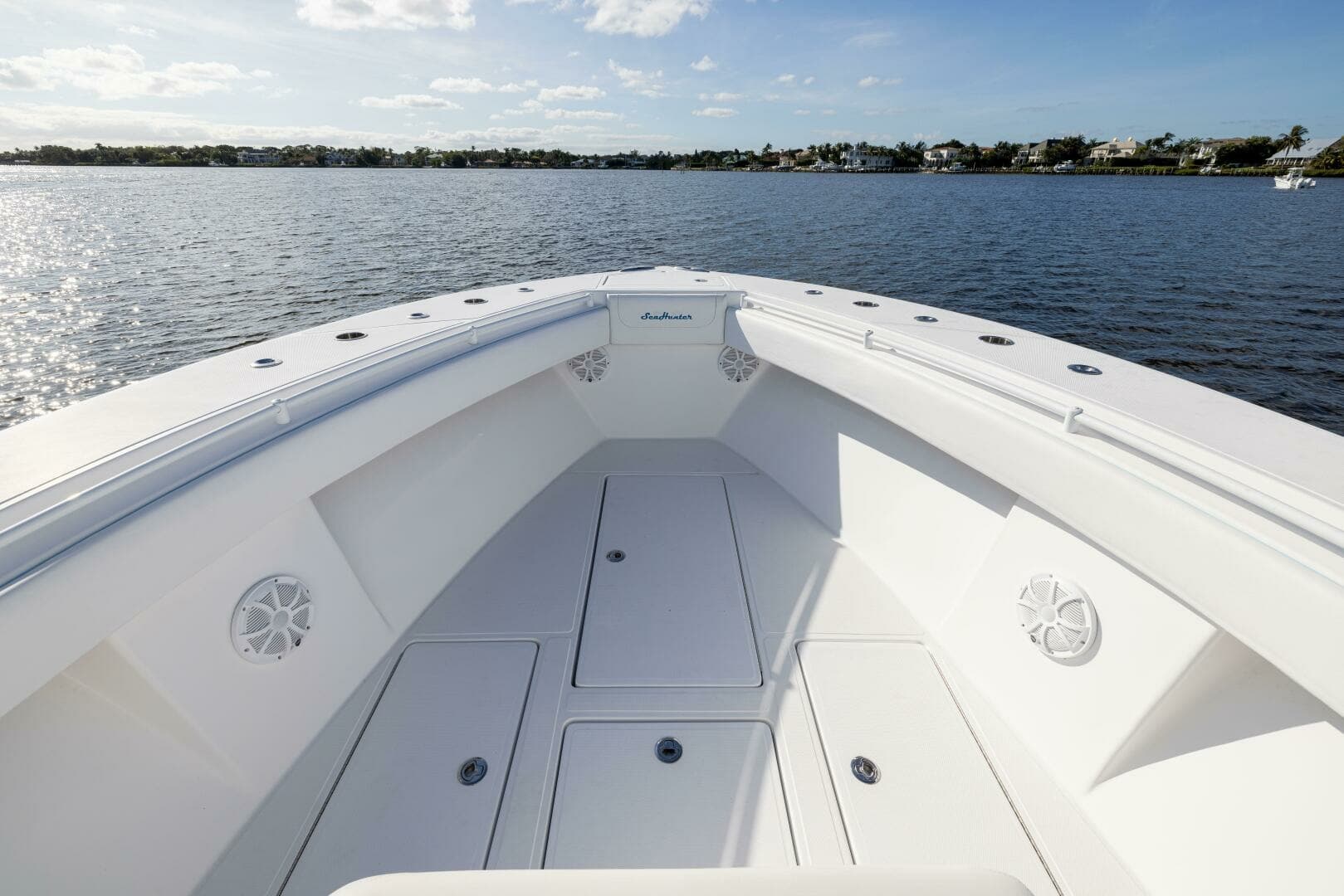 SeaHunter 33 Bloodline - Exterior Bow