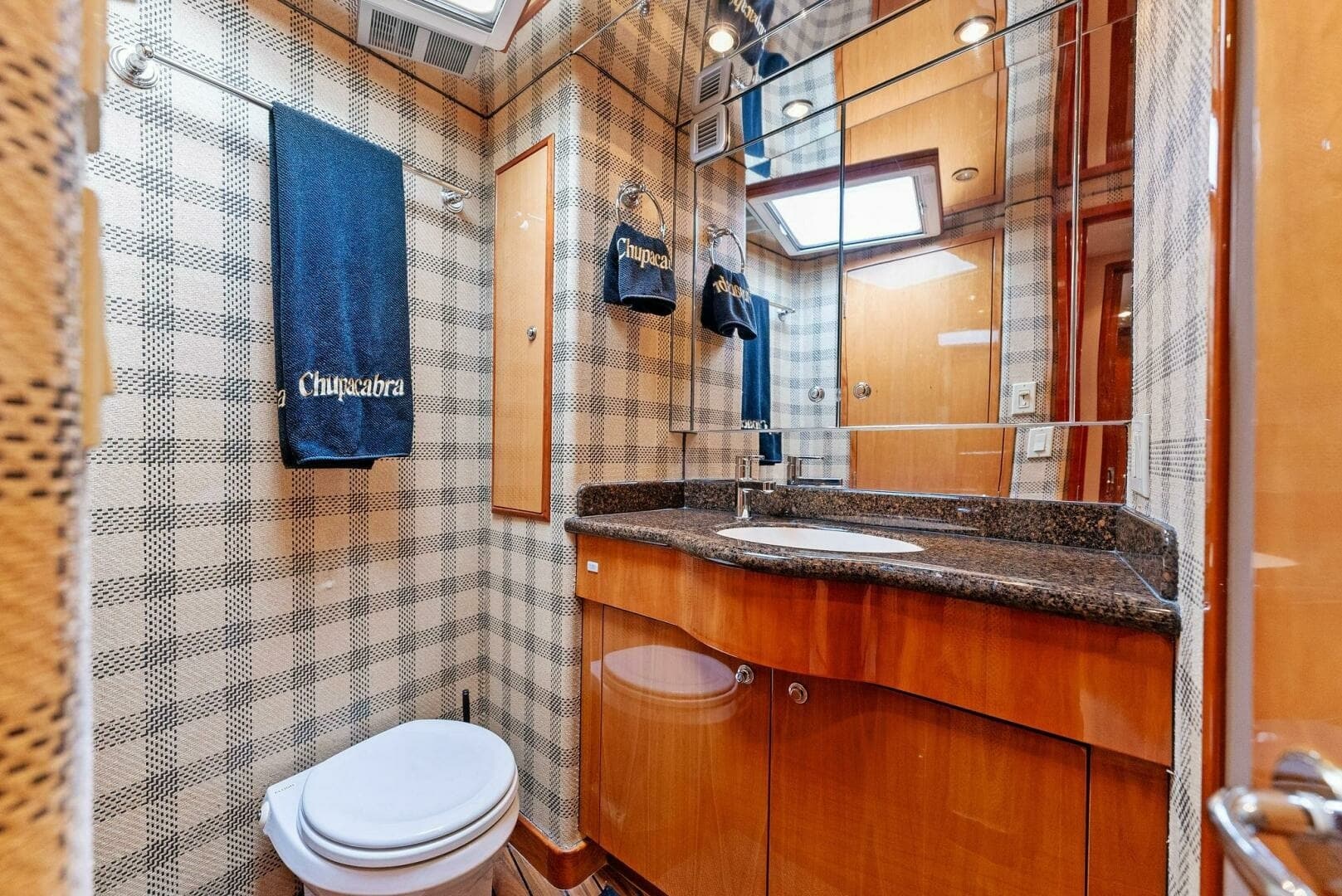 2007 Hatteras 64 Convertible -CHUPACABRA: Guest Head with Vanity Mirror