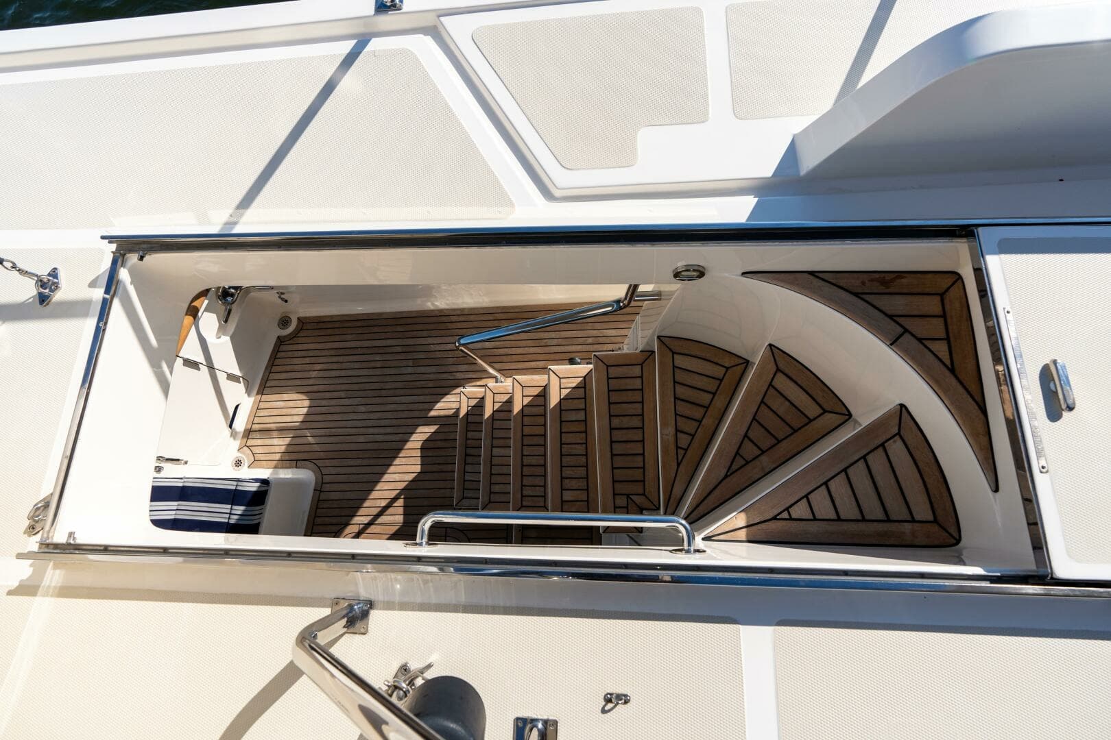 Marlow 72 GRIFFIN - Exterior