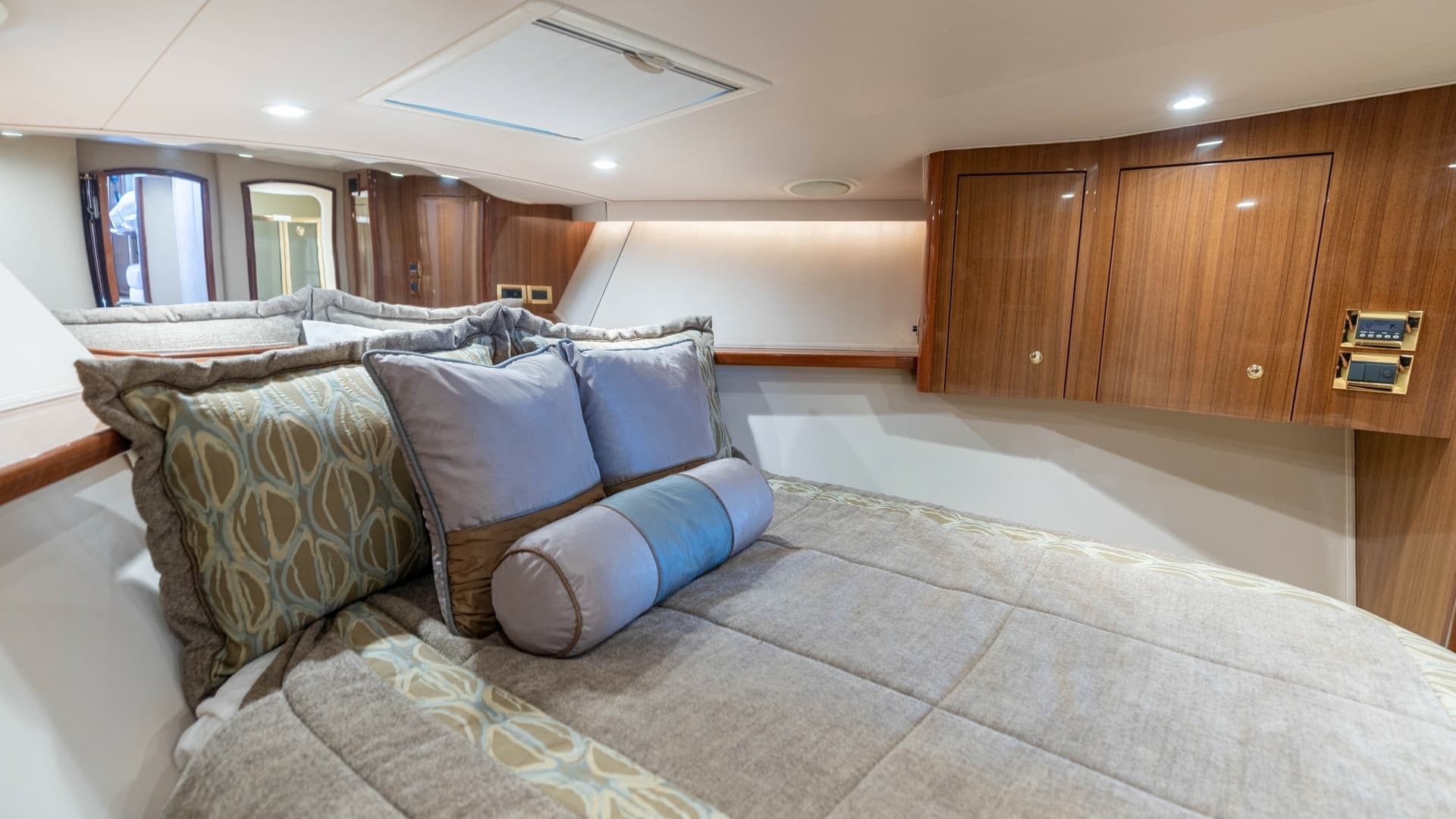 Luxurious Forward Stateroom