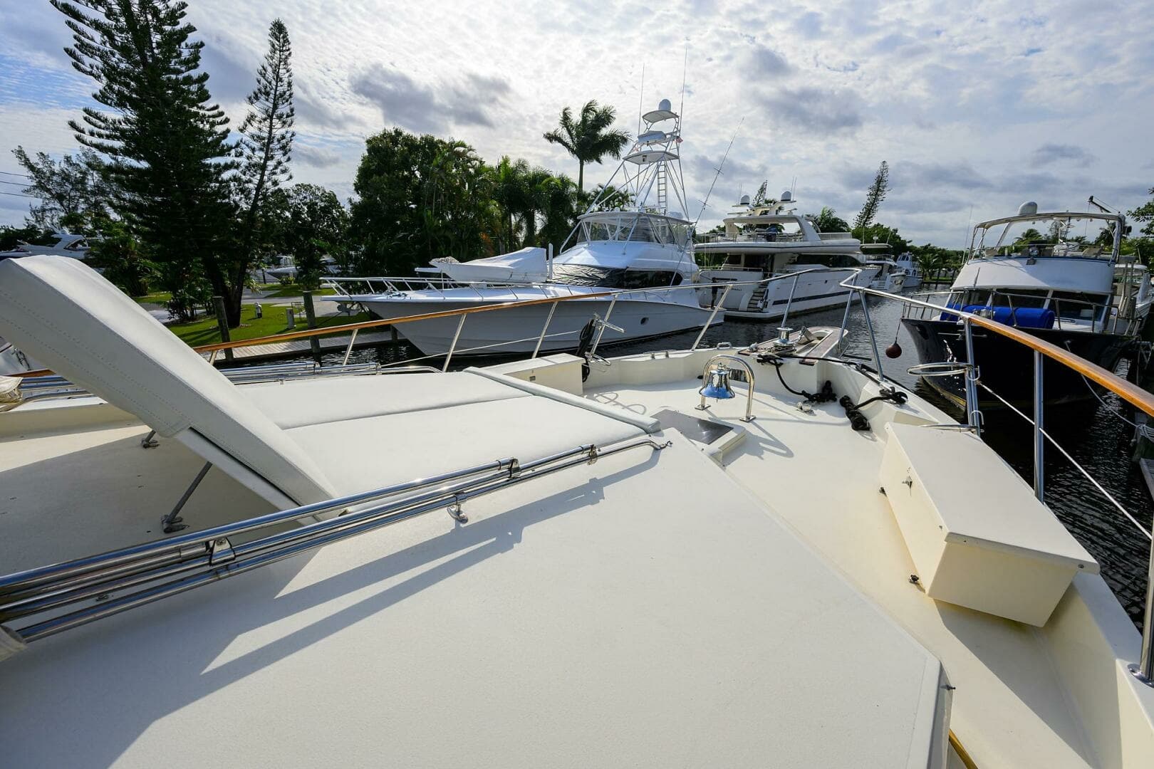 1991 Hatteras 78 Cockpit Motor Yacht