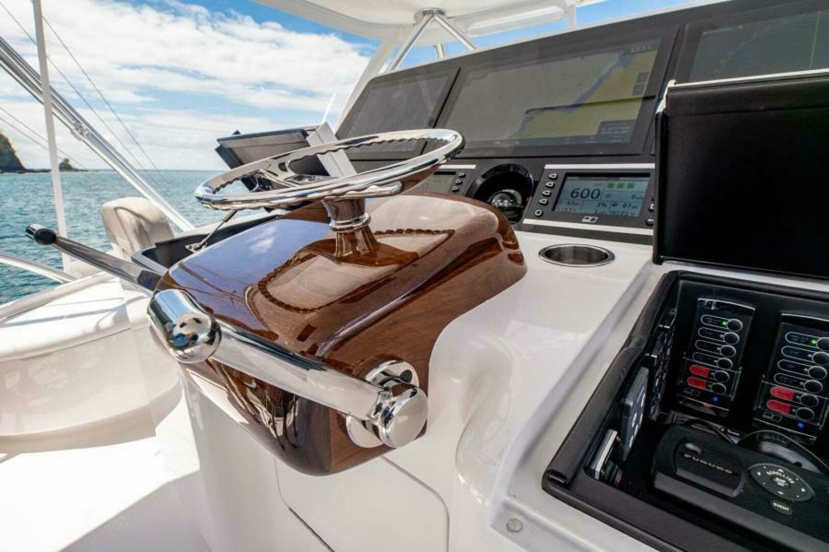 Flybridge Helm Station