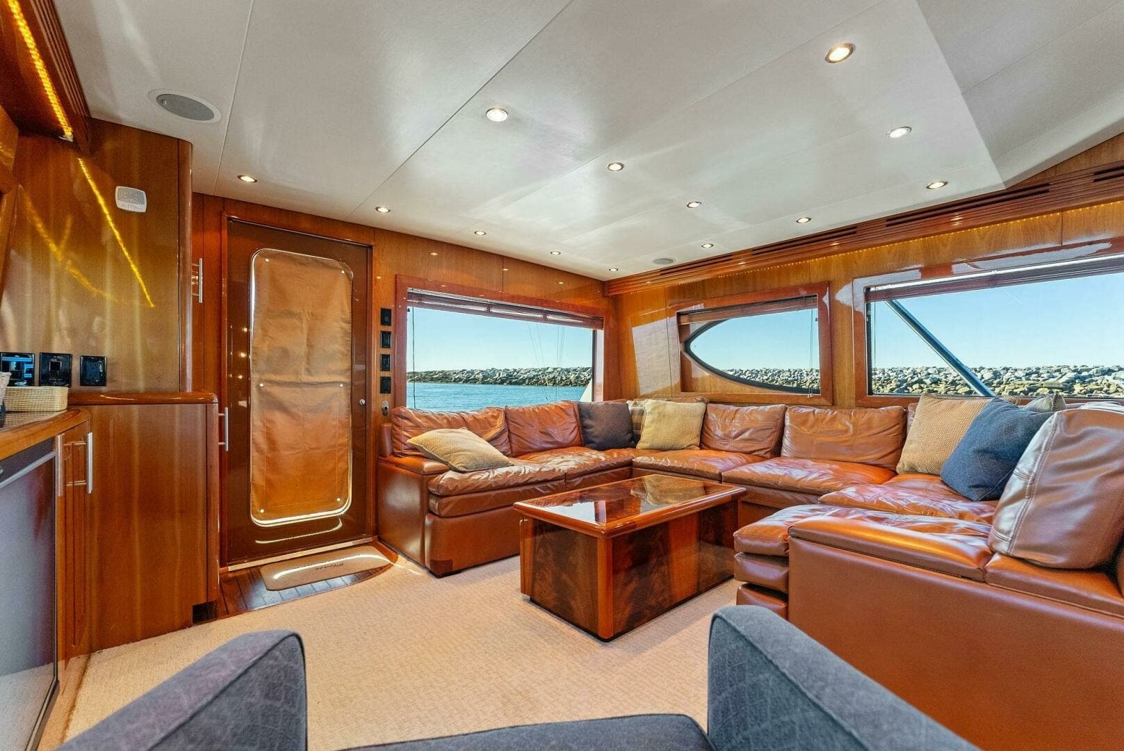 2007 Hatteras 64 Convertible - CHUPACABRA: Salon with Panoramic Views