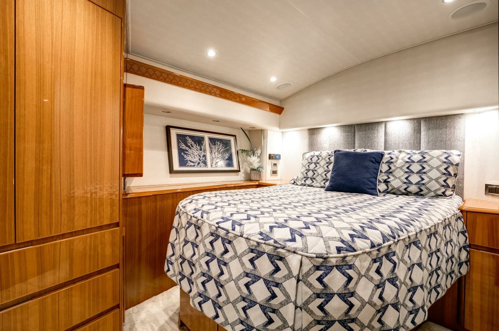 Viking 48 - Dorothy Marie - Stateroom