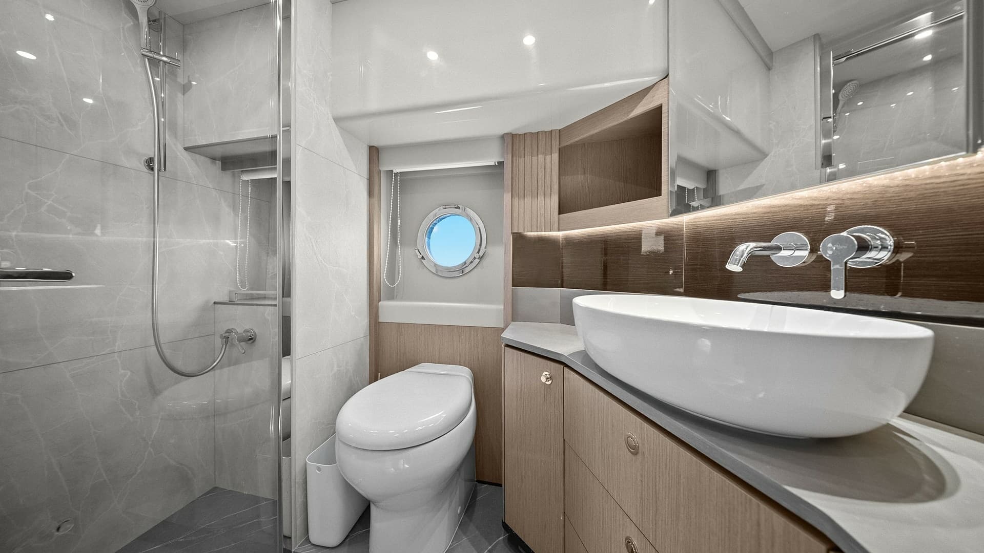 Elegant En-Suite Bathroom