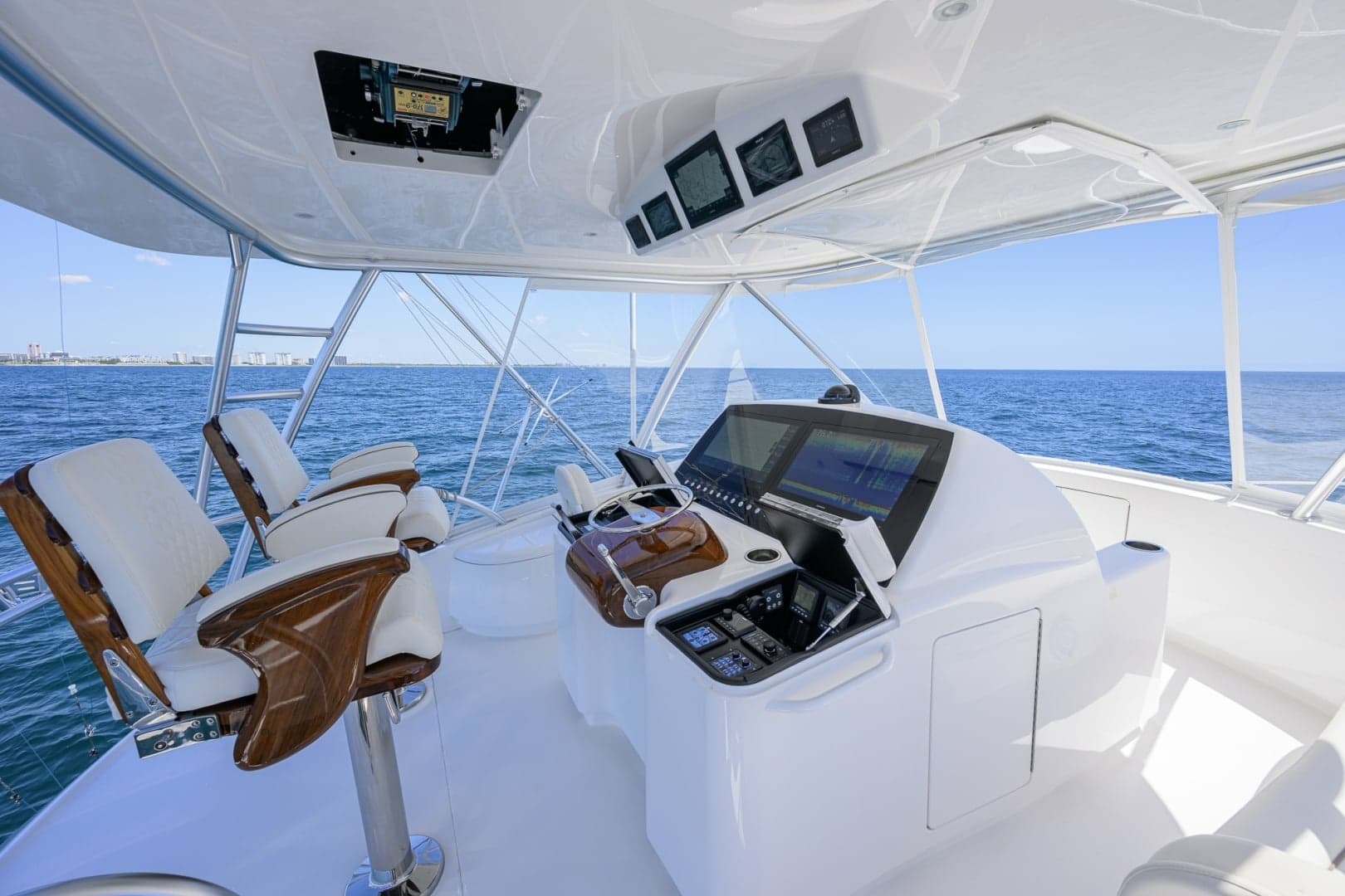 Viking 54 - Dog House - Flybridge - Helm Seats