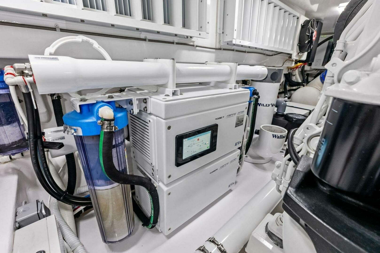 2023 Viking 64 Convertible- SIN PELO- Engine Room