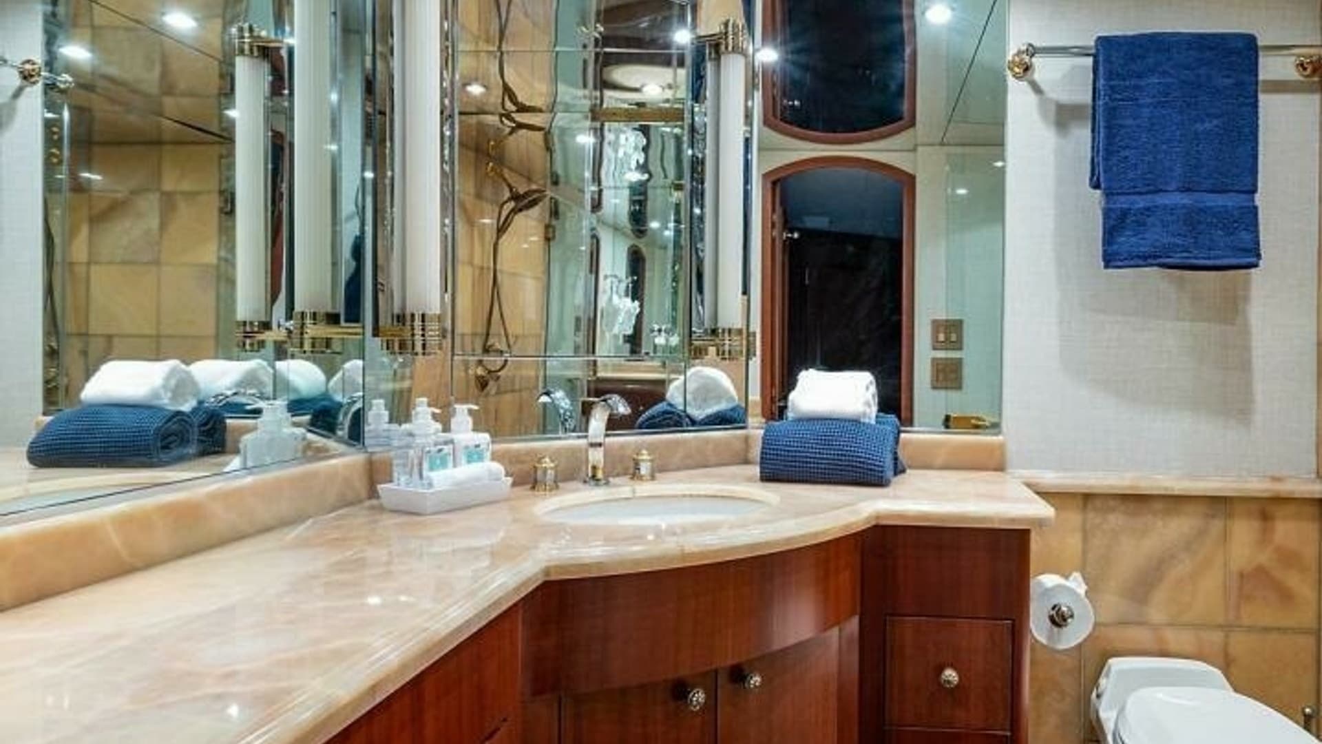 Luxurious Ensuite Bathroom