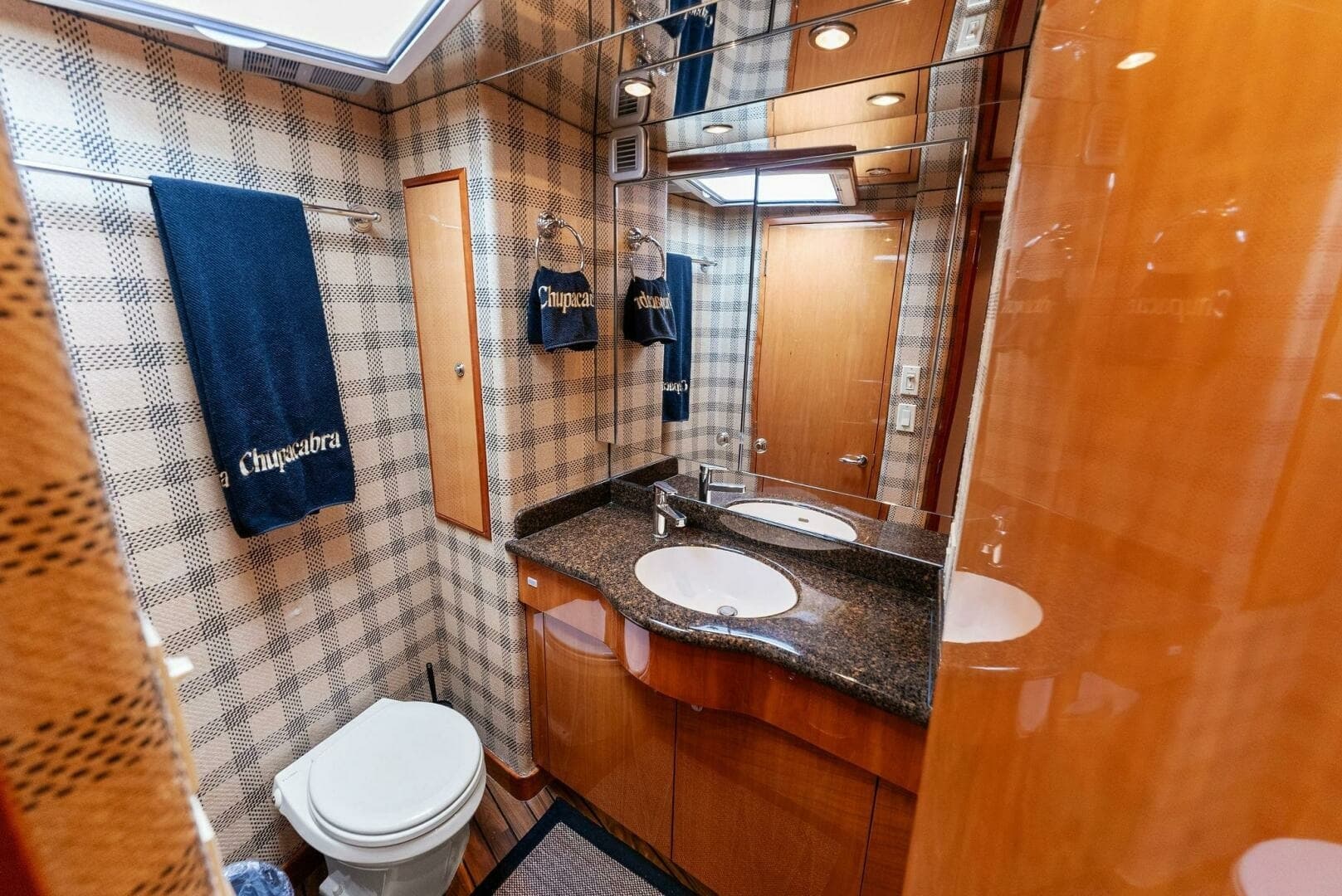 2007 Hatteras 64 Convertible -CHUPACABRA: Inviting Guest Head