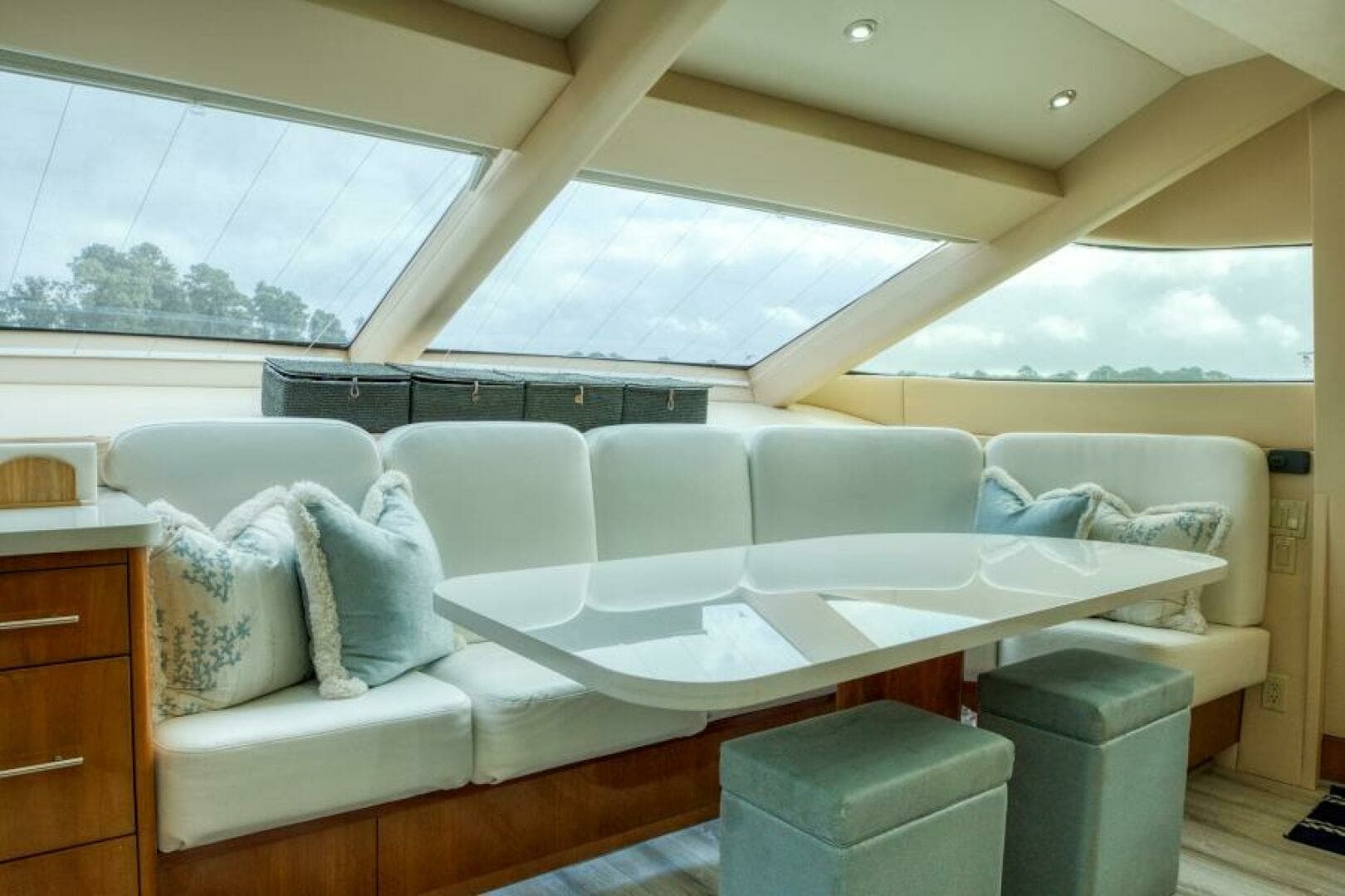 2007 Hatteras 80 Enclosed Bridge