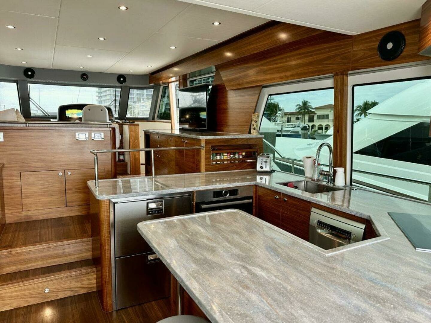 Outer Reef 62 SOUTH  PAWS - Galley