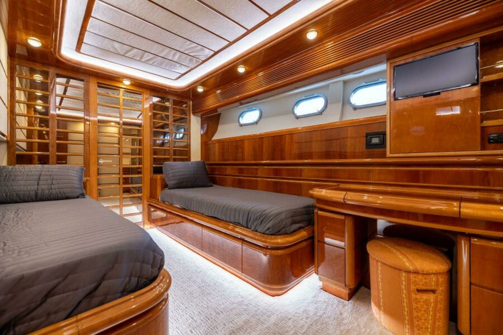 2001 Ferretti 94 Raised Pilothouse - Dreamchaser -Guest Stateroom