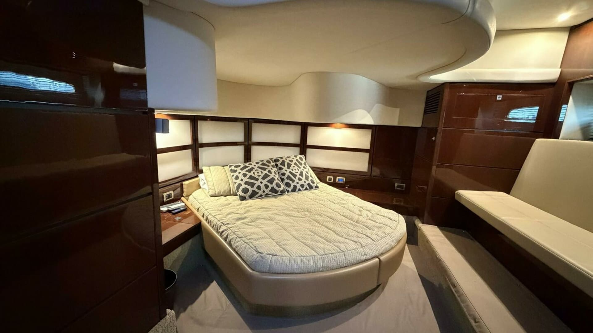 2008 Sea Ray 47 Sedan Bridge - Stateroom