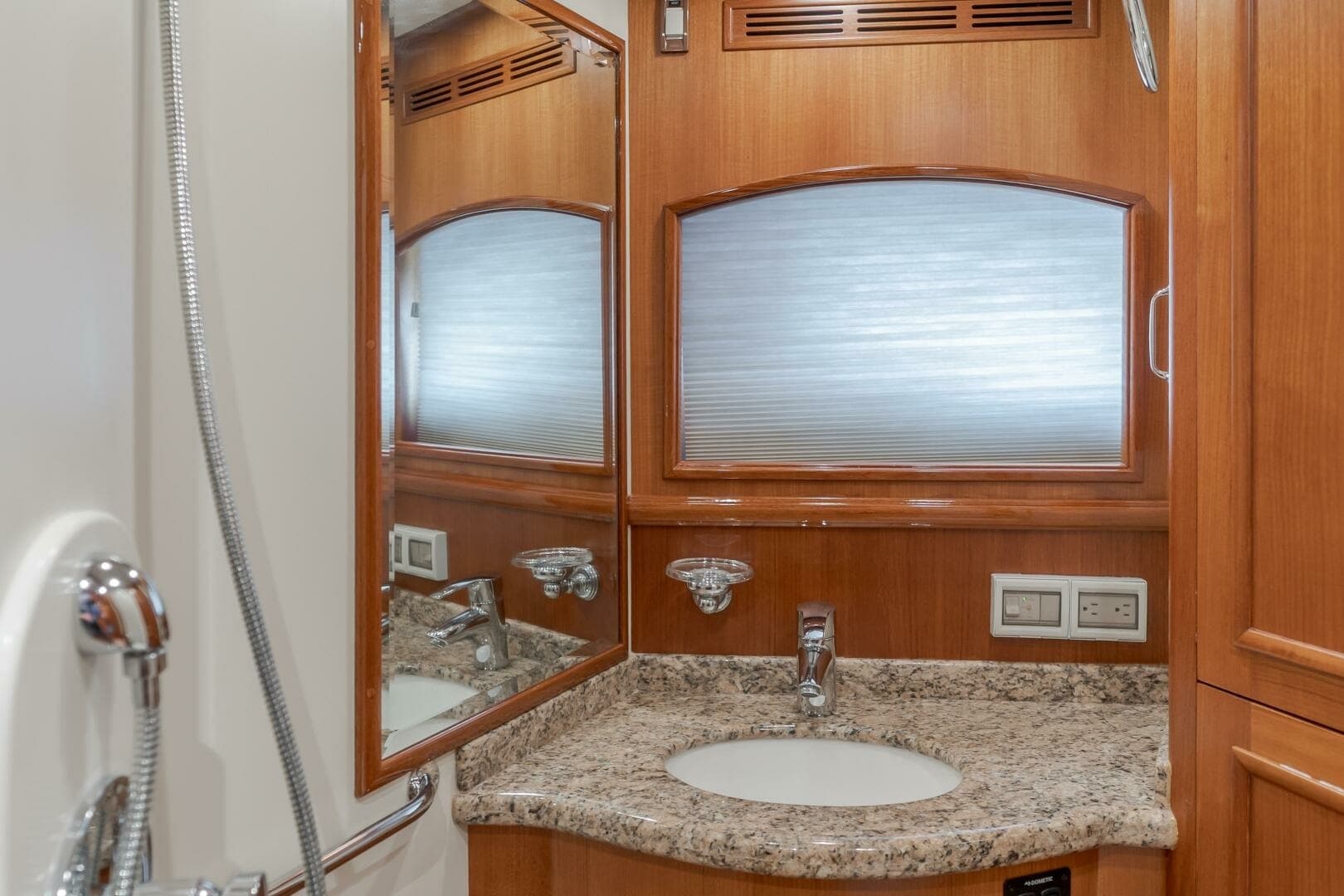 2008 Grand Banks 59 Aleutian RP- "TINTAGEL": Elegant Vanity in Guest Head