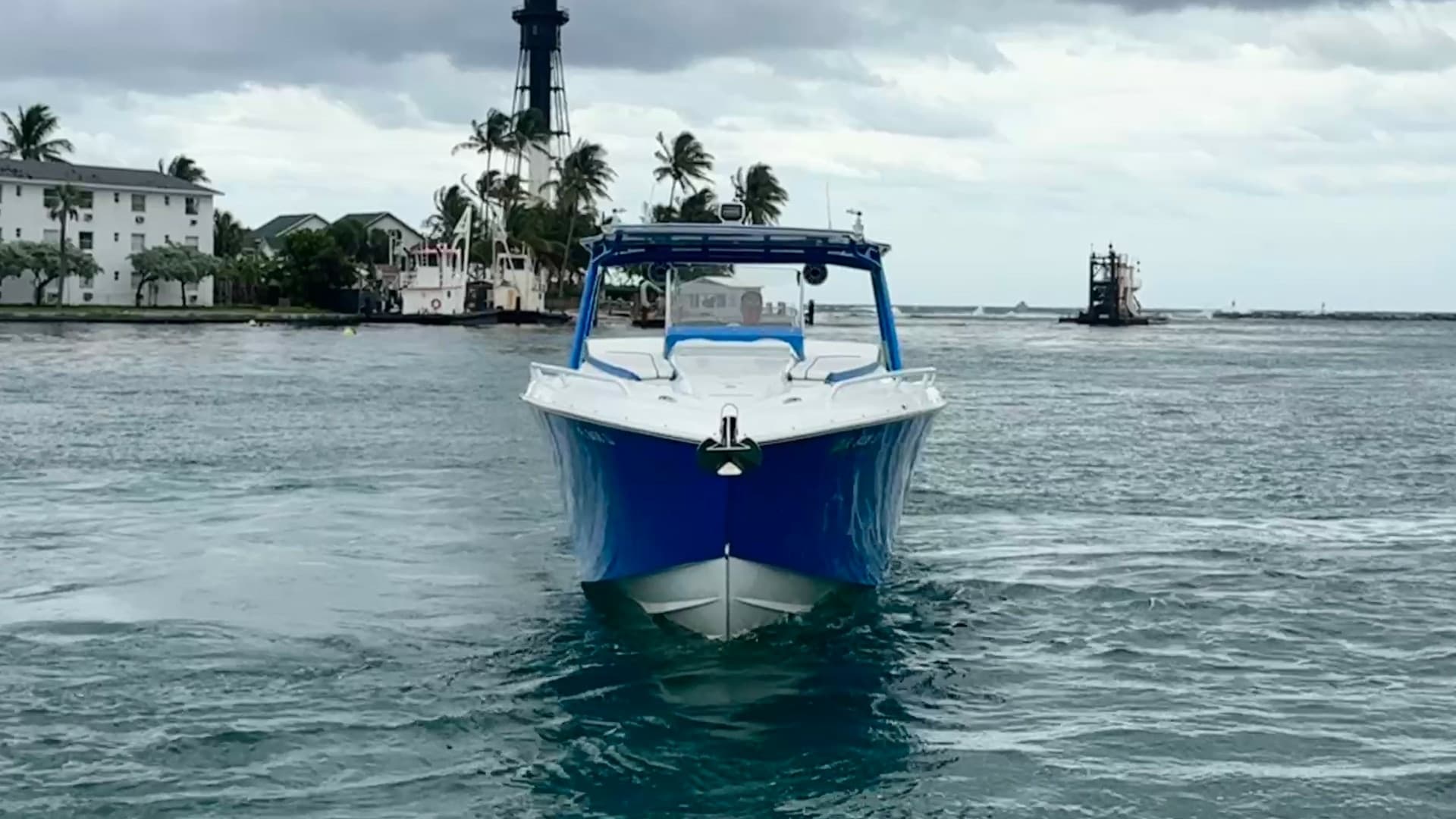 Front View of Midnight Express 39S