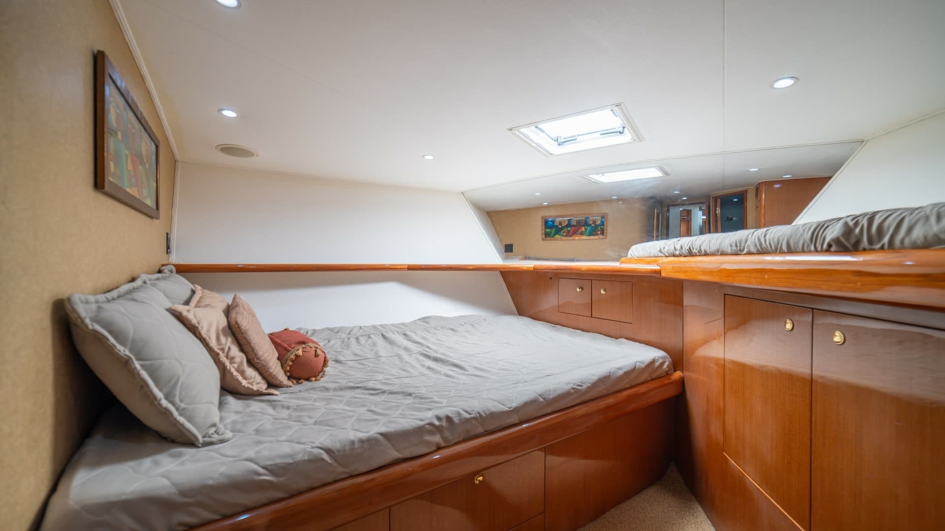 Forward VIP Stateroom 2002 Viking 61 Convertible