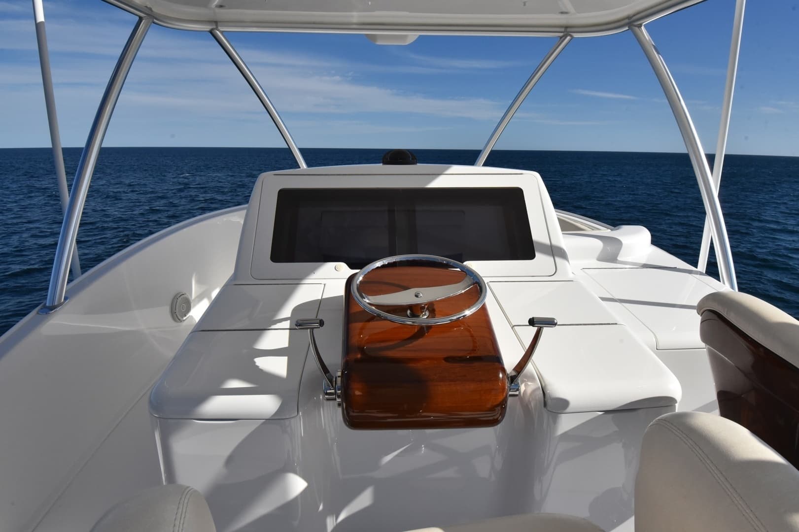 2019 Viking 80 Skybridge