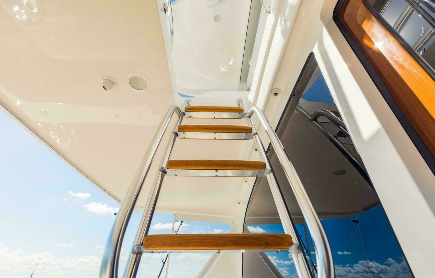 2020 Viking 72 Enclosed Bridge