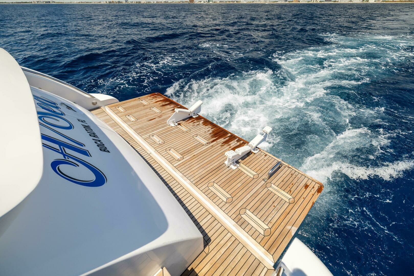 Azimut 64 A/Sea - Exterior Aft Swim Platform