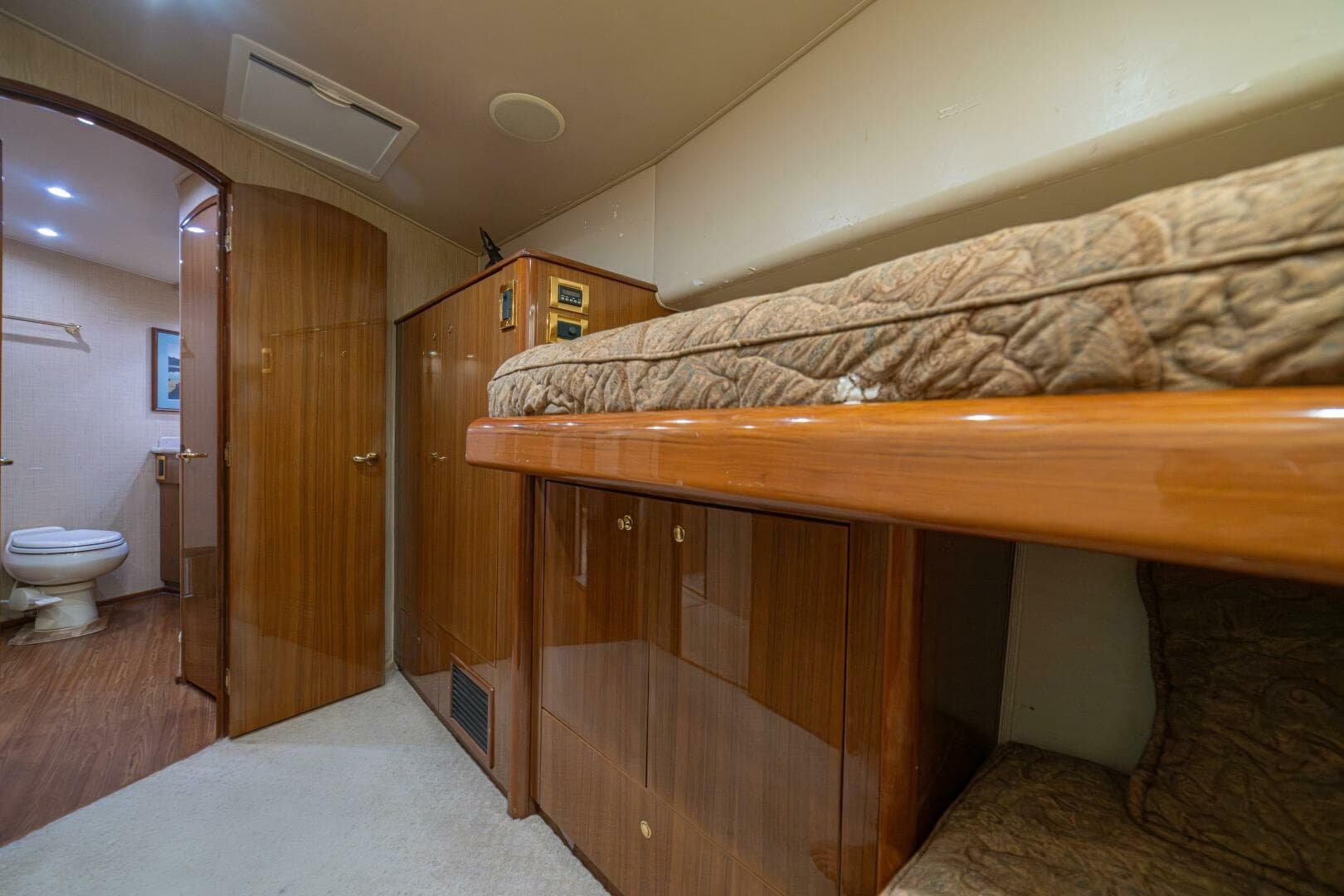 2006 Viking 56 "Scandaloso"