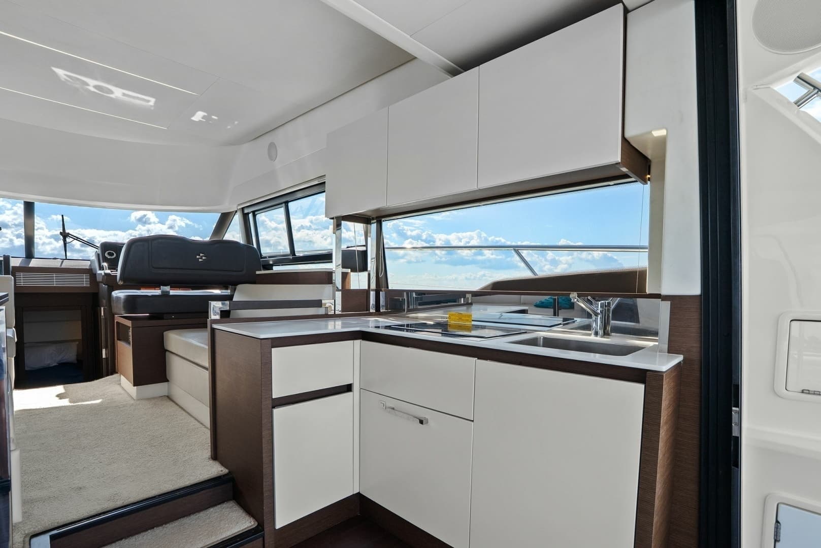2020 Prestige 460 Flybridge