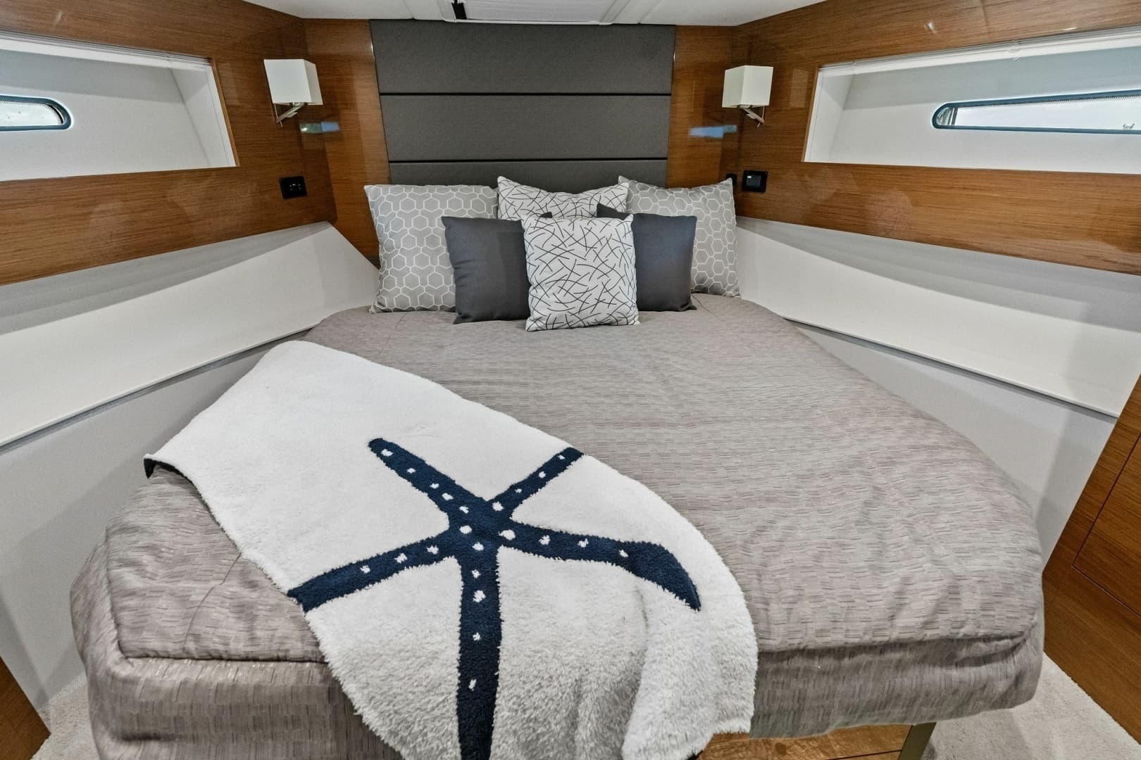 2019 Cruisers Yachts 42 Cantius 'Truly Ineffable'
