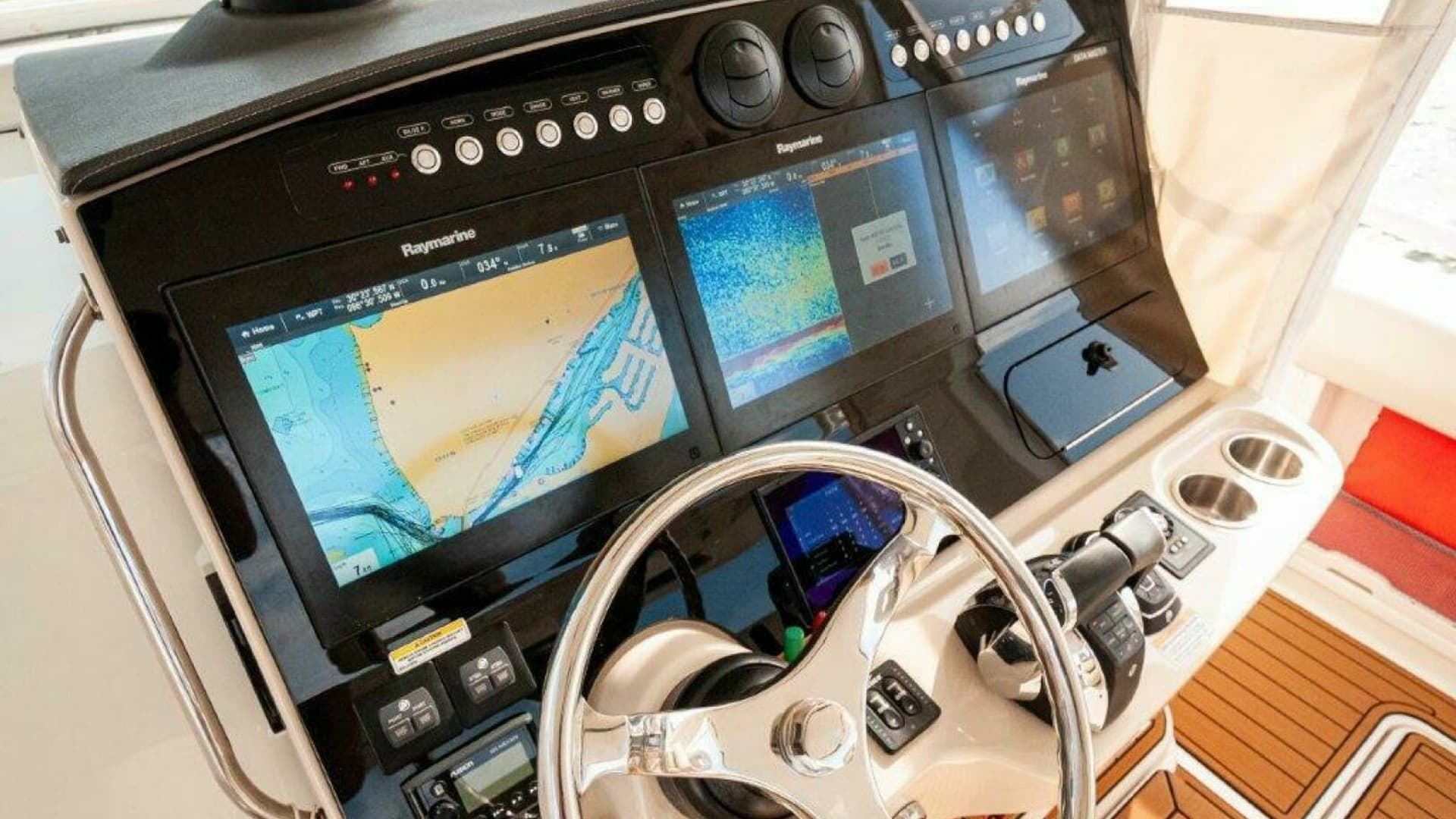 2018 42 Boston Whaler 420 Outrage The Tyder II Helm (2)