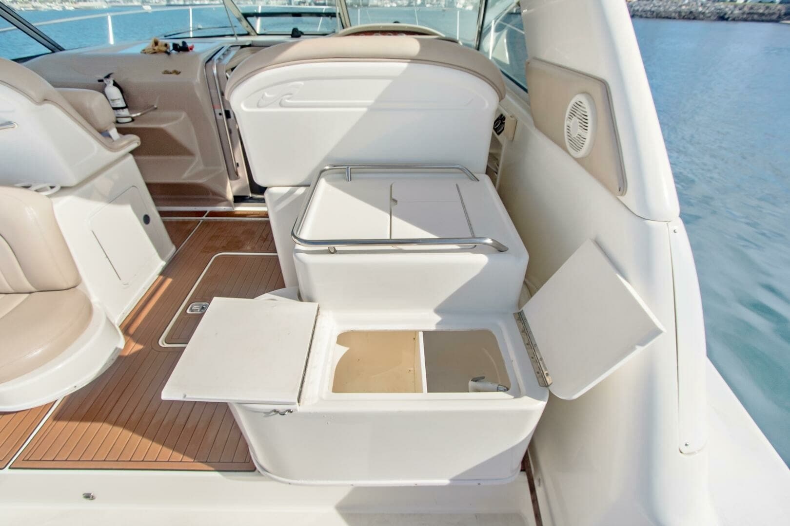 2000 Sea Ray 370 Express Cruiser