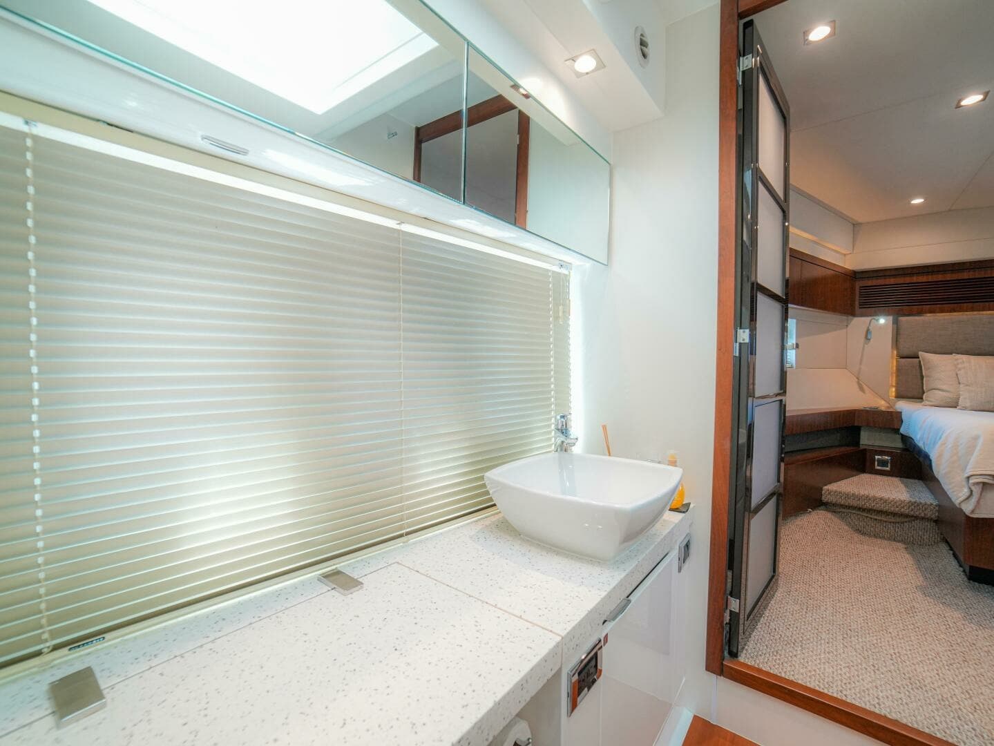 50  Fairline 2014 Cruiser "YOLO" - Head