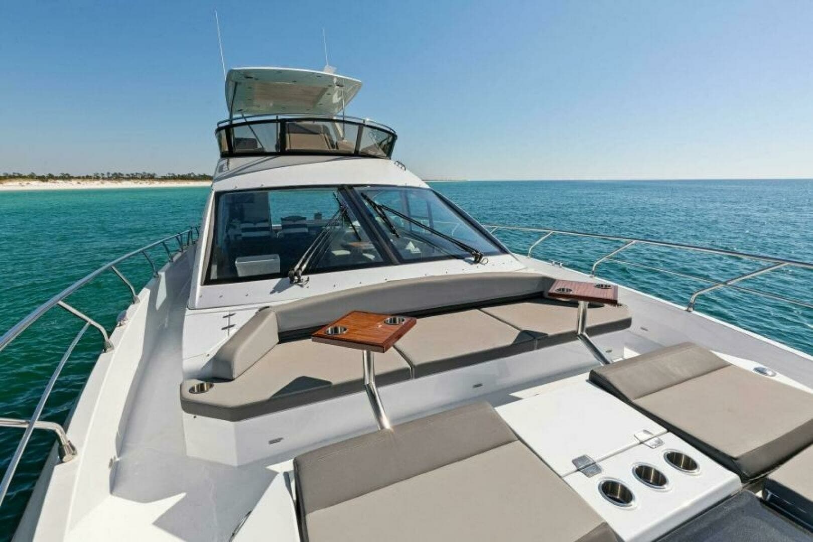 2023 Cruisers Yachts 60 Cantius Fly  Bow (2)