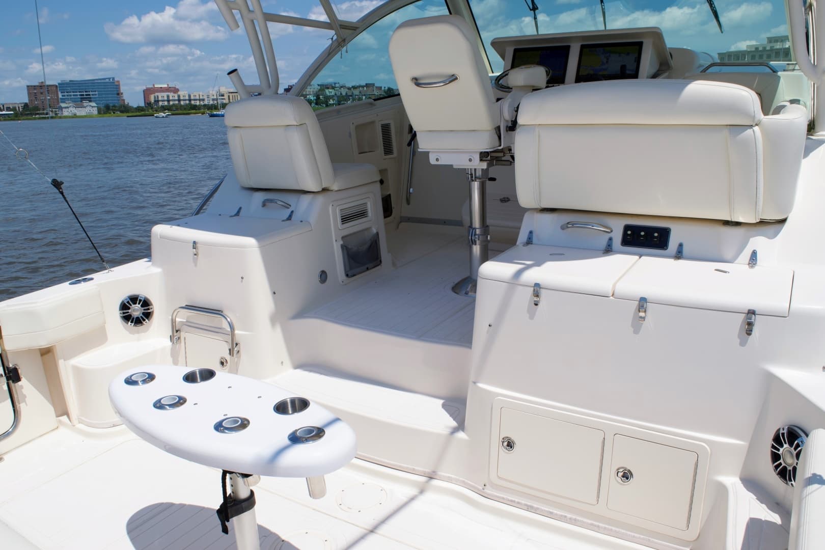 Grady White 37 - TRIPLE NET - Cockpit