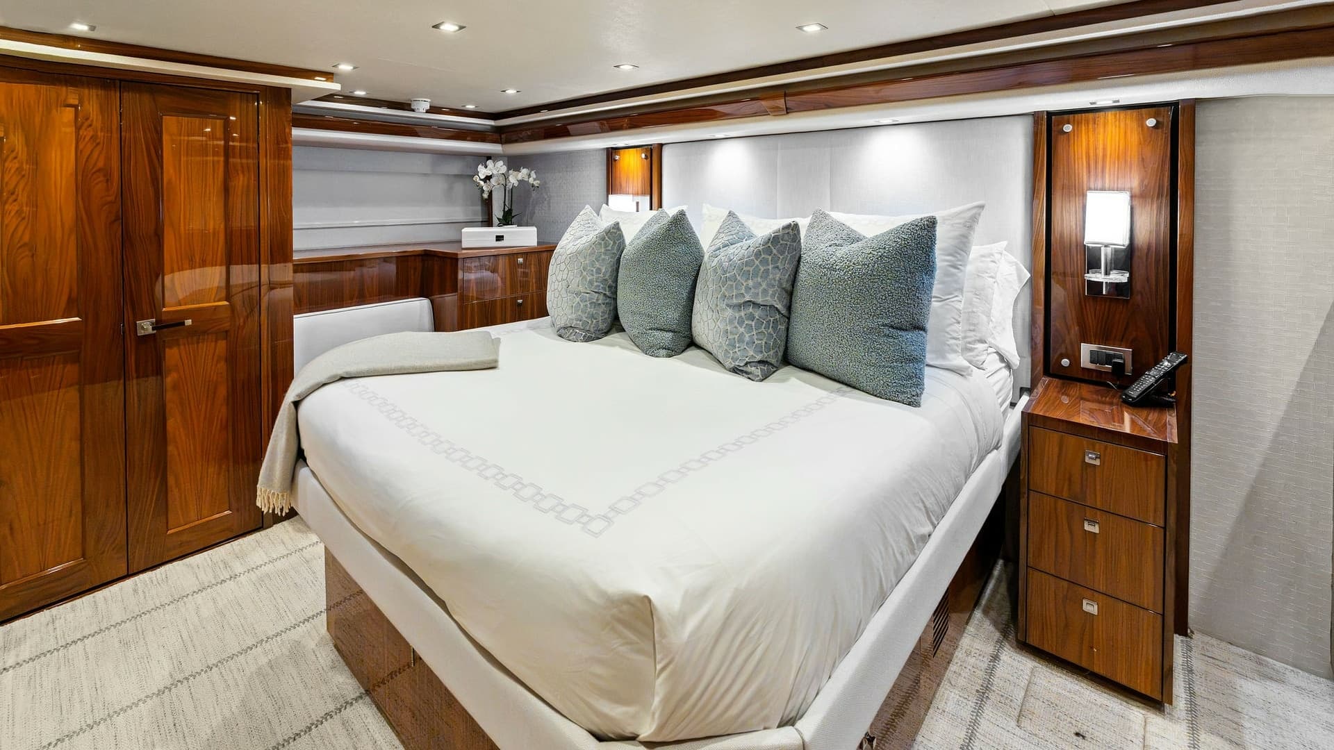 2016 Viking 80 Enclosed Bridge- FRIGATE- Master Stateroom