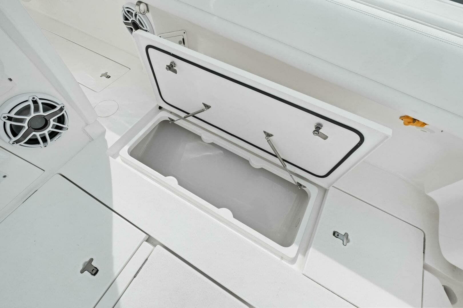 2020 Intrepid 400 CC - Cockpit Storage