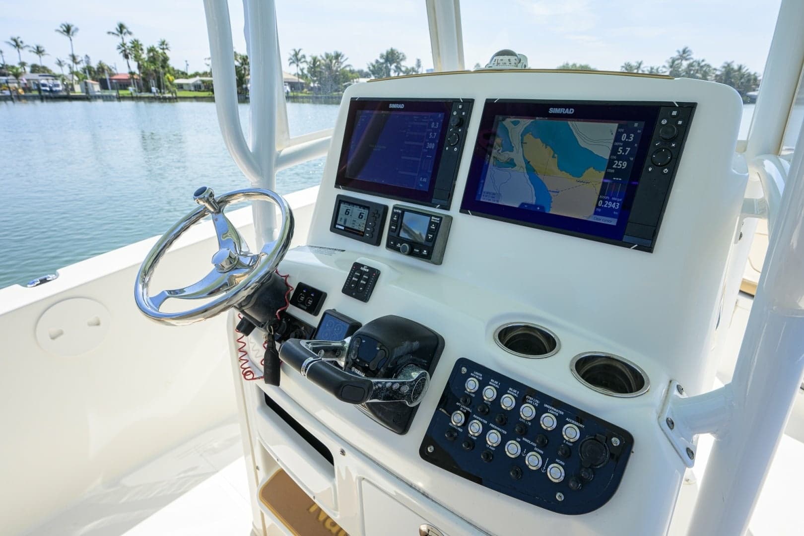 NauticStar 28 - Helm