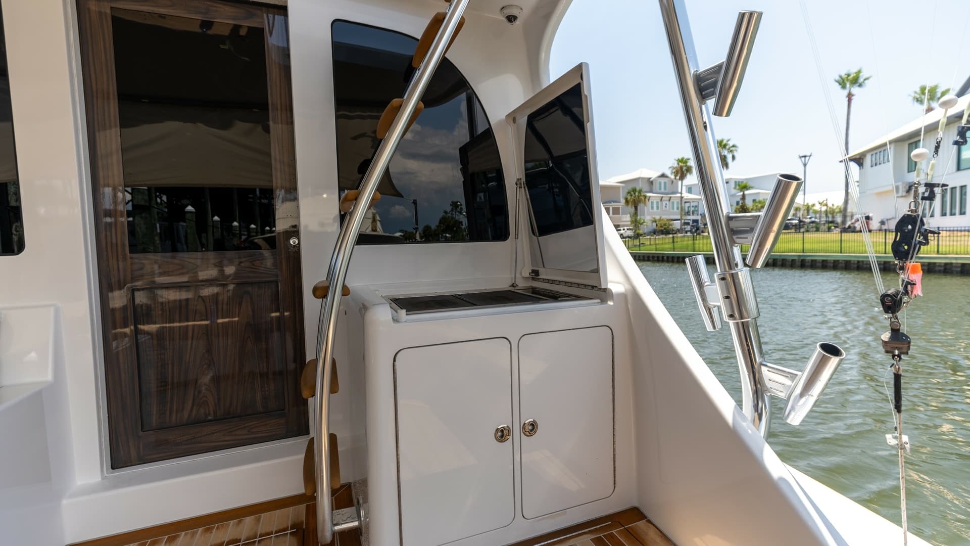 2021 65 Hatteras GT On the DL Cockpit Grill (1)