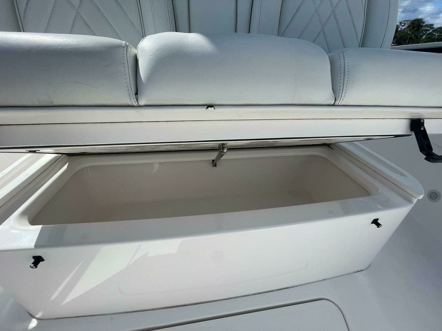 Everglades 335 Center Console -